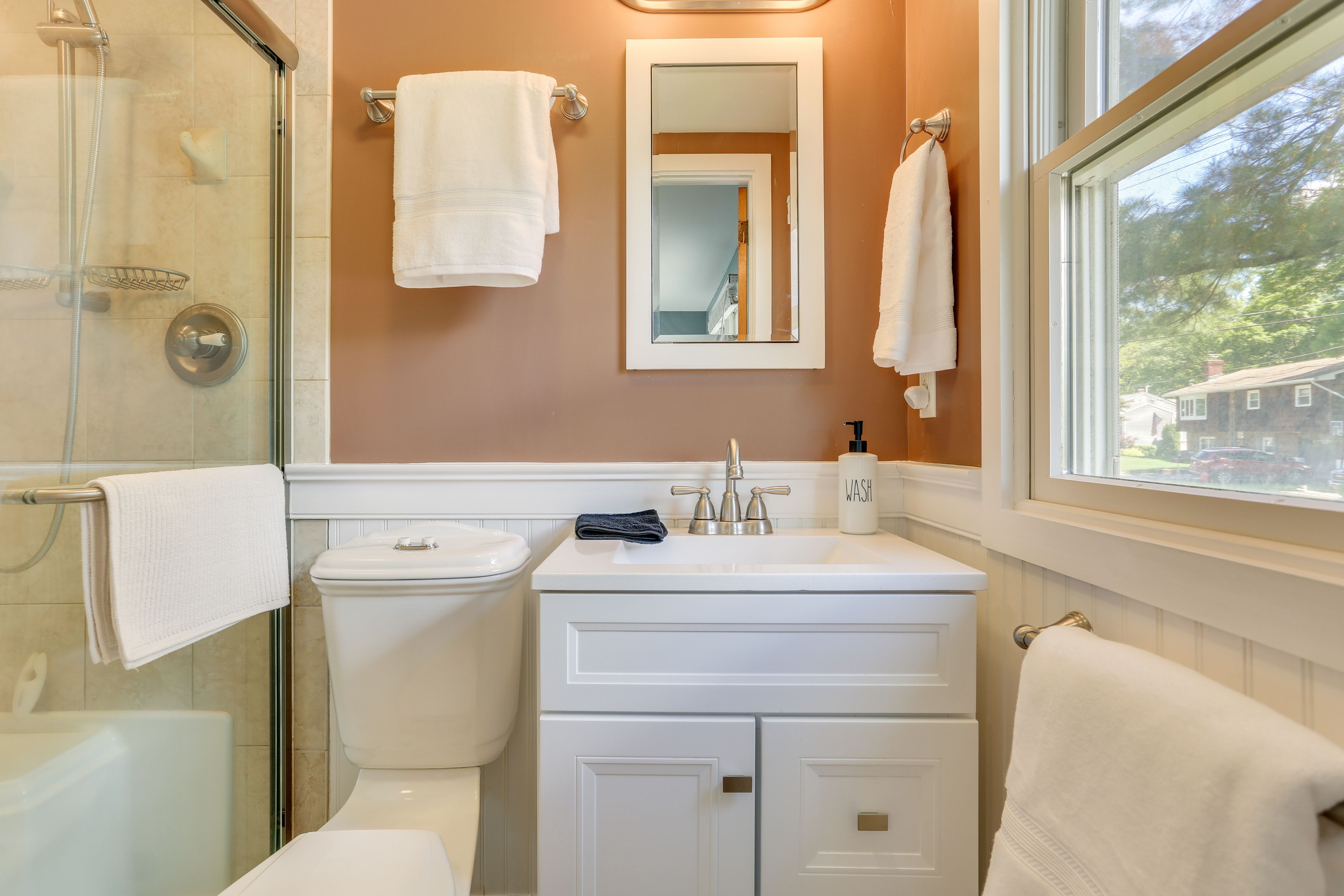 En-Suite Bathroom | Upper Level | Towels Provided