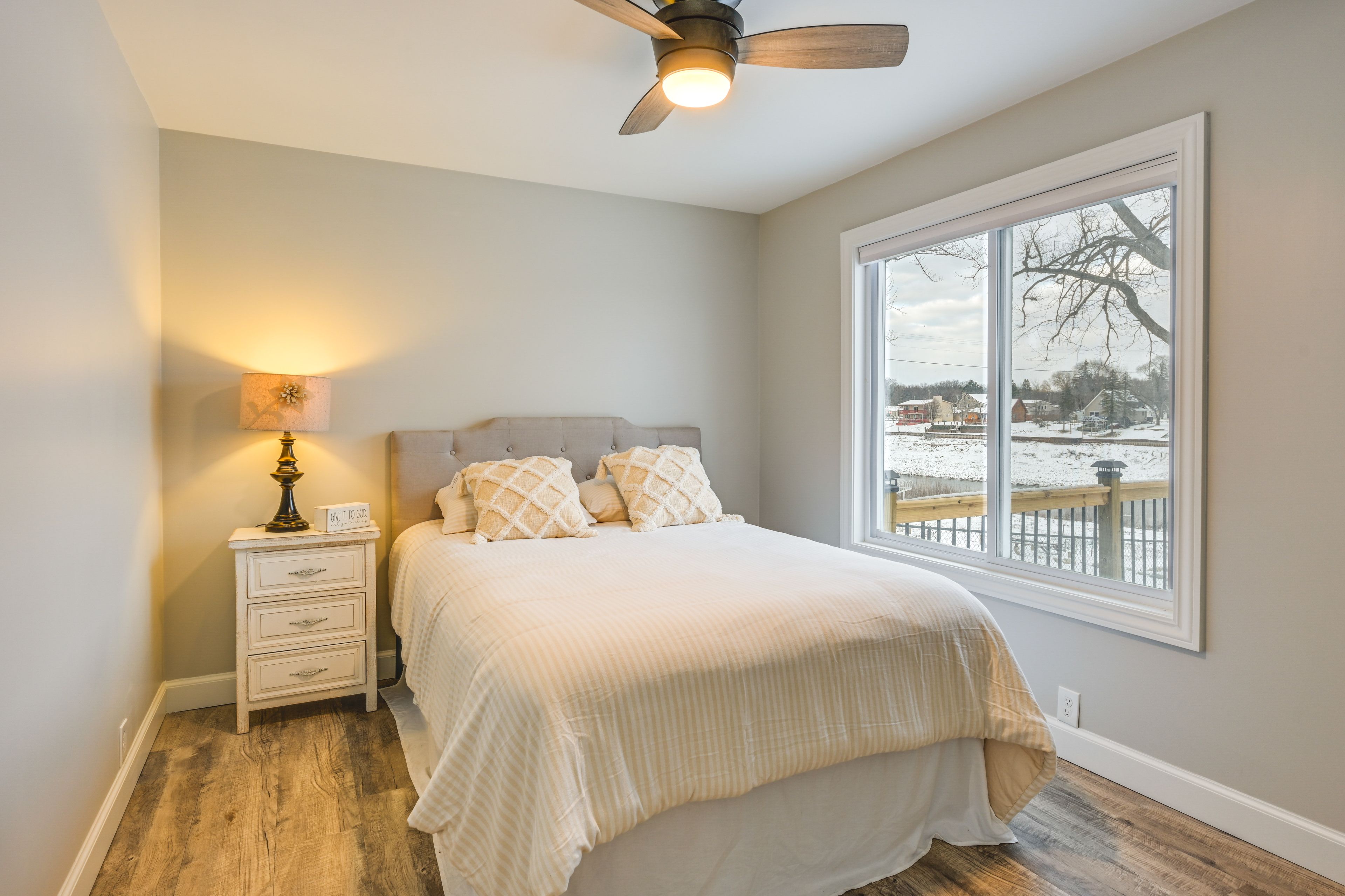 Bedroom 2 | Queen Bed