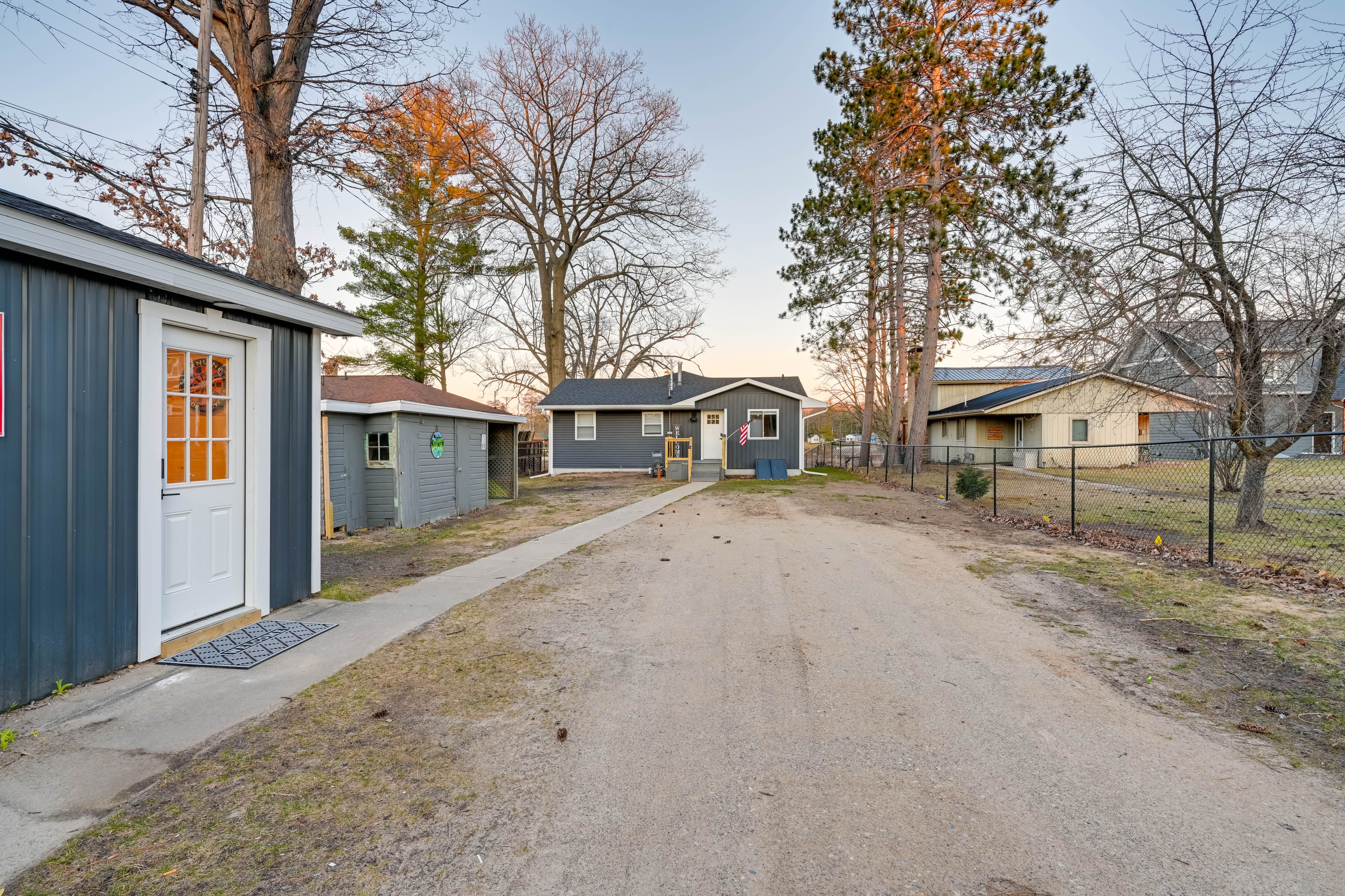 Parking | Driveway (5 Vehicles) | RVs/Trailers/Boats Welcome