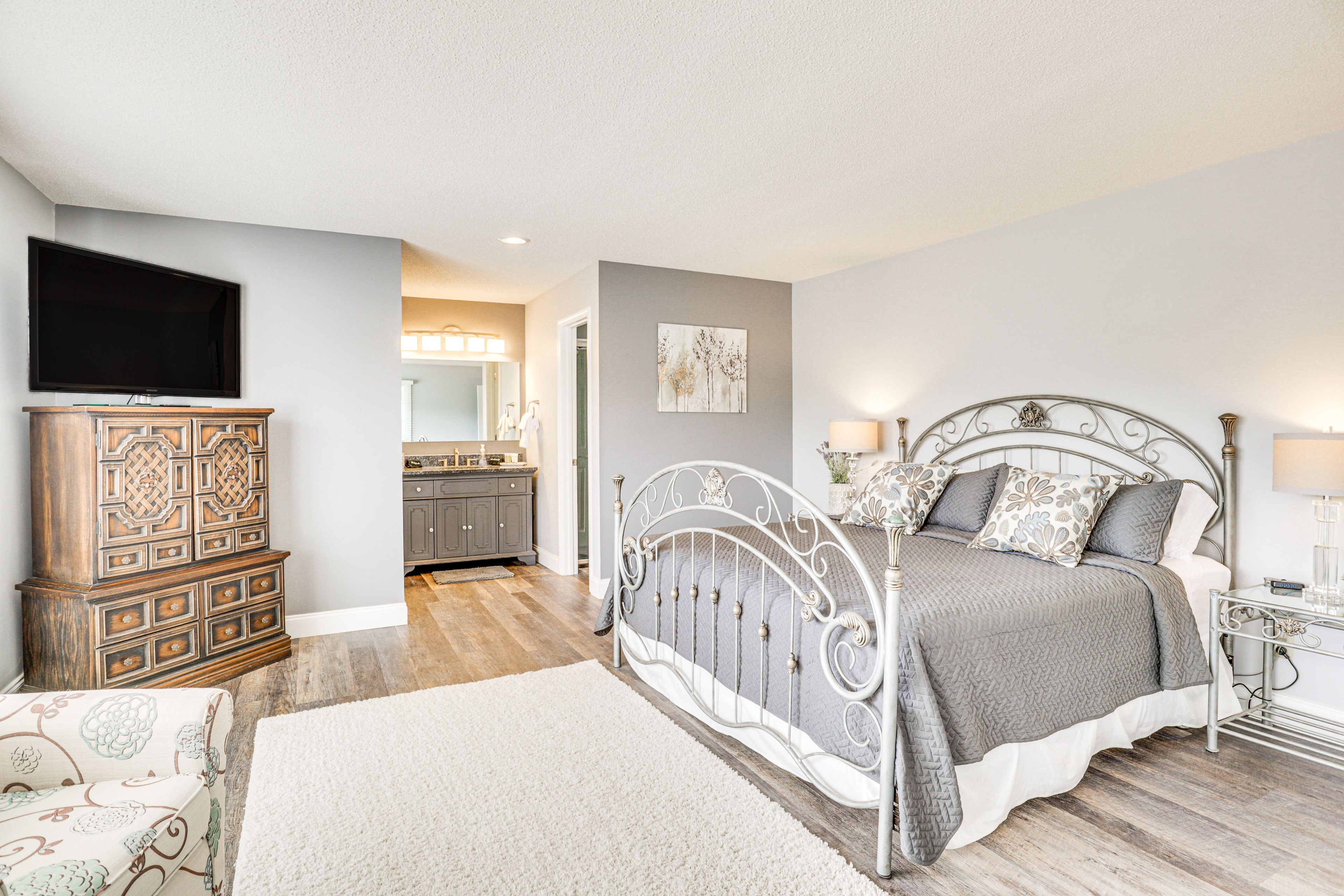 Bedroom 2 | King Bed | En-Suite Bathroom | 2nd Floor