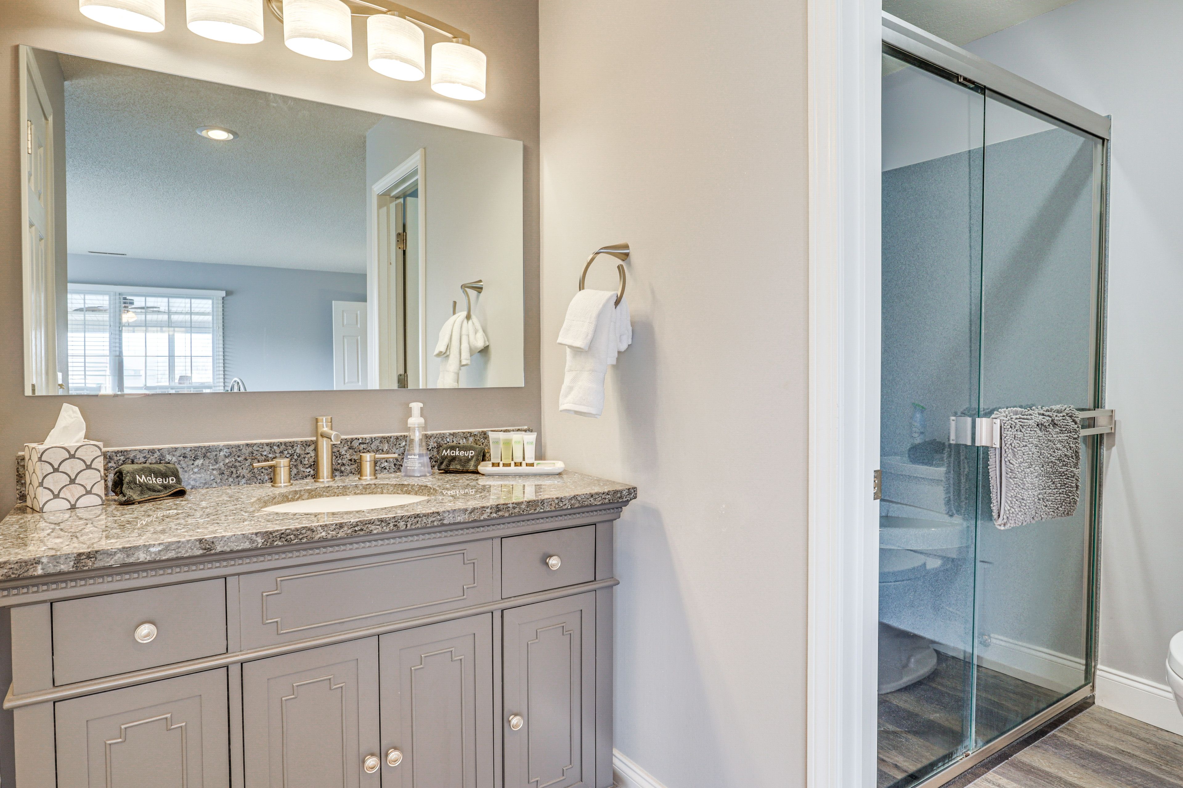 En-Suite Bathroom | Towels Provided | 2nd Floor
