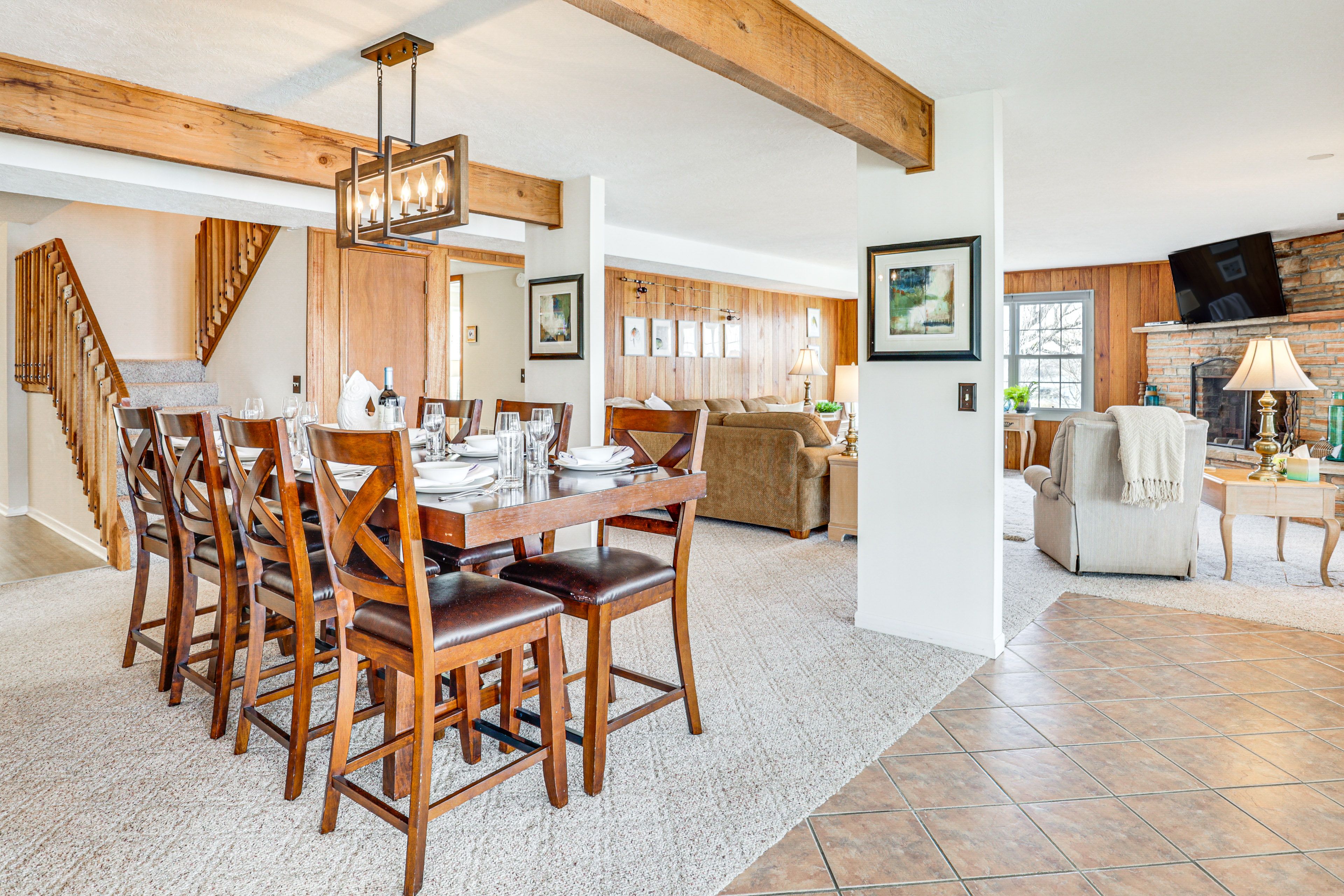 Dining Area | Dishware/Flatware Provided | 1st Floor