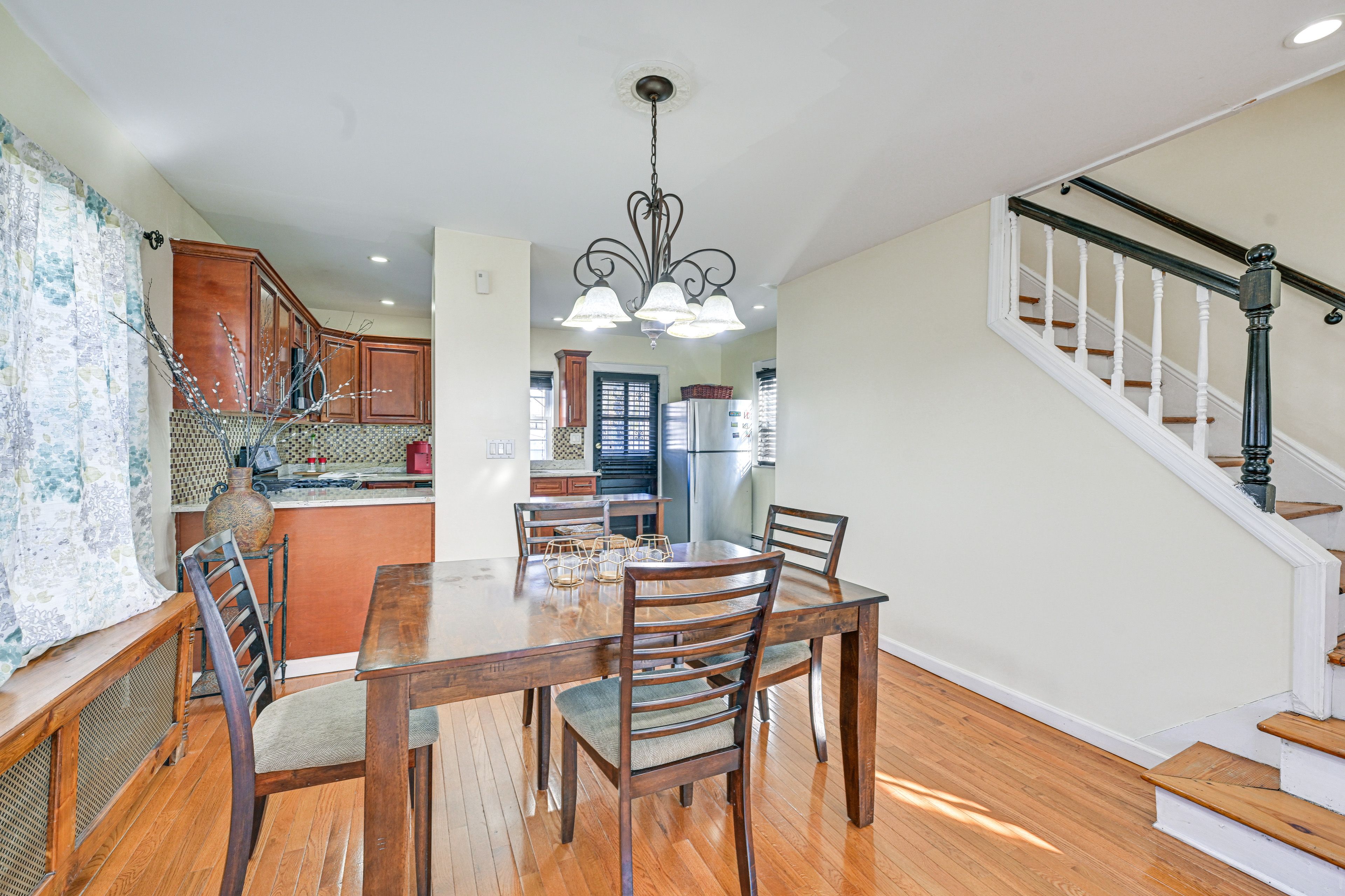 Dining Area | Dishware & Flatware Provided