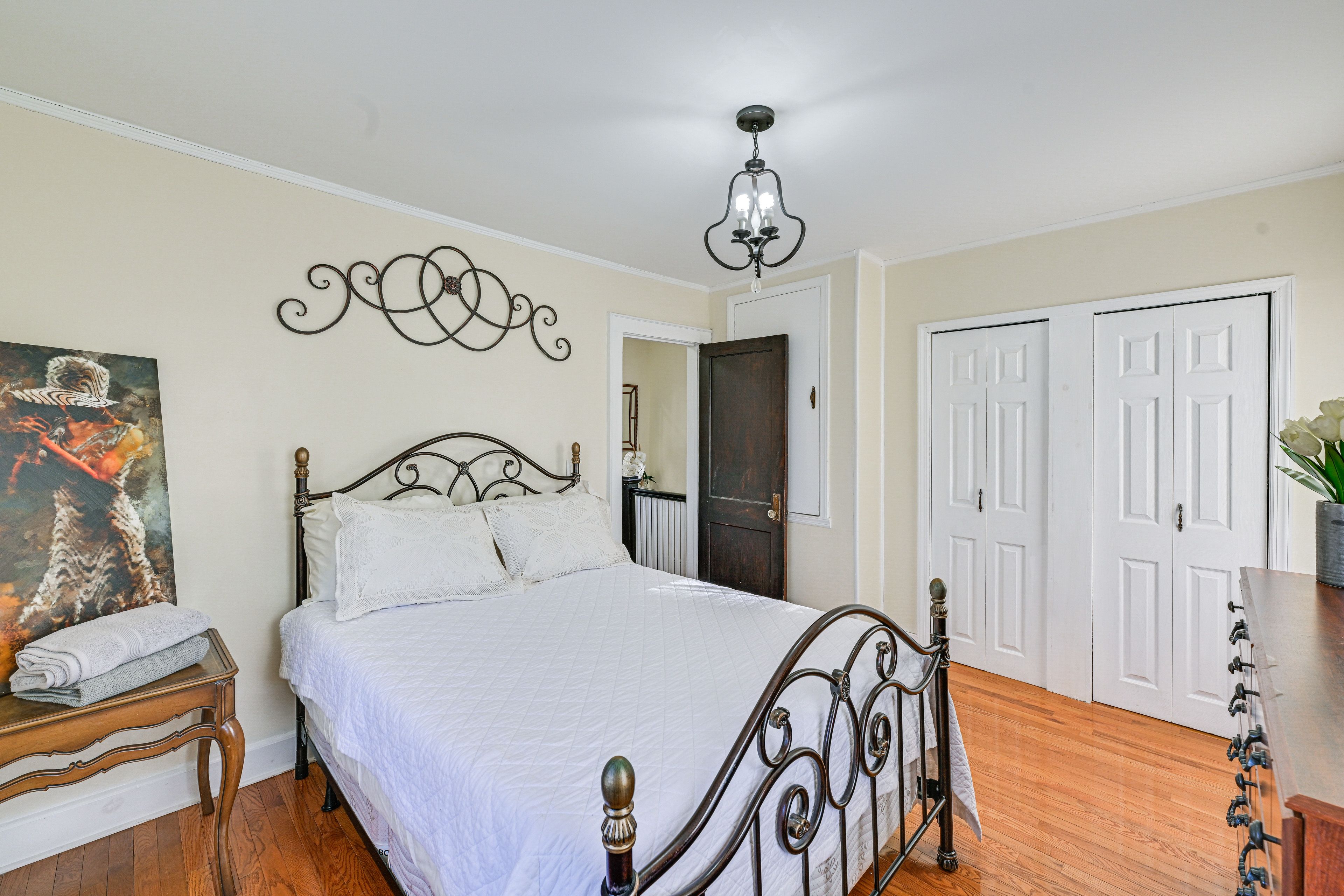 Bedroom 1 | Full Bed | 2nd Floor