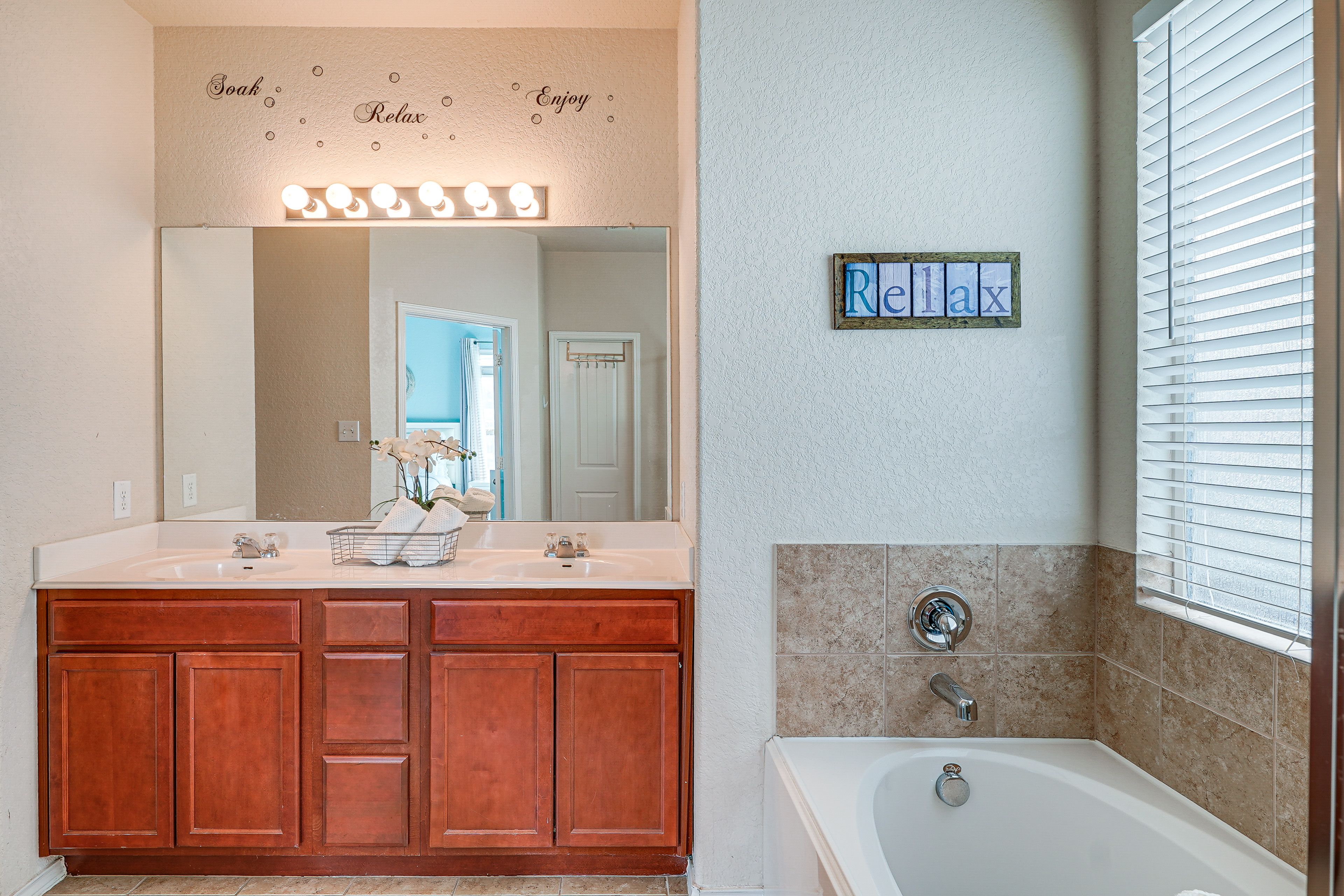 En-Suite Bathroom | Shower | Complimentary Toiletries | 1st Floor