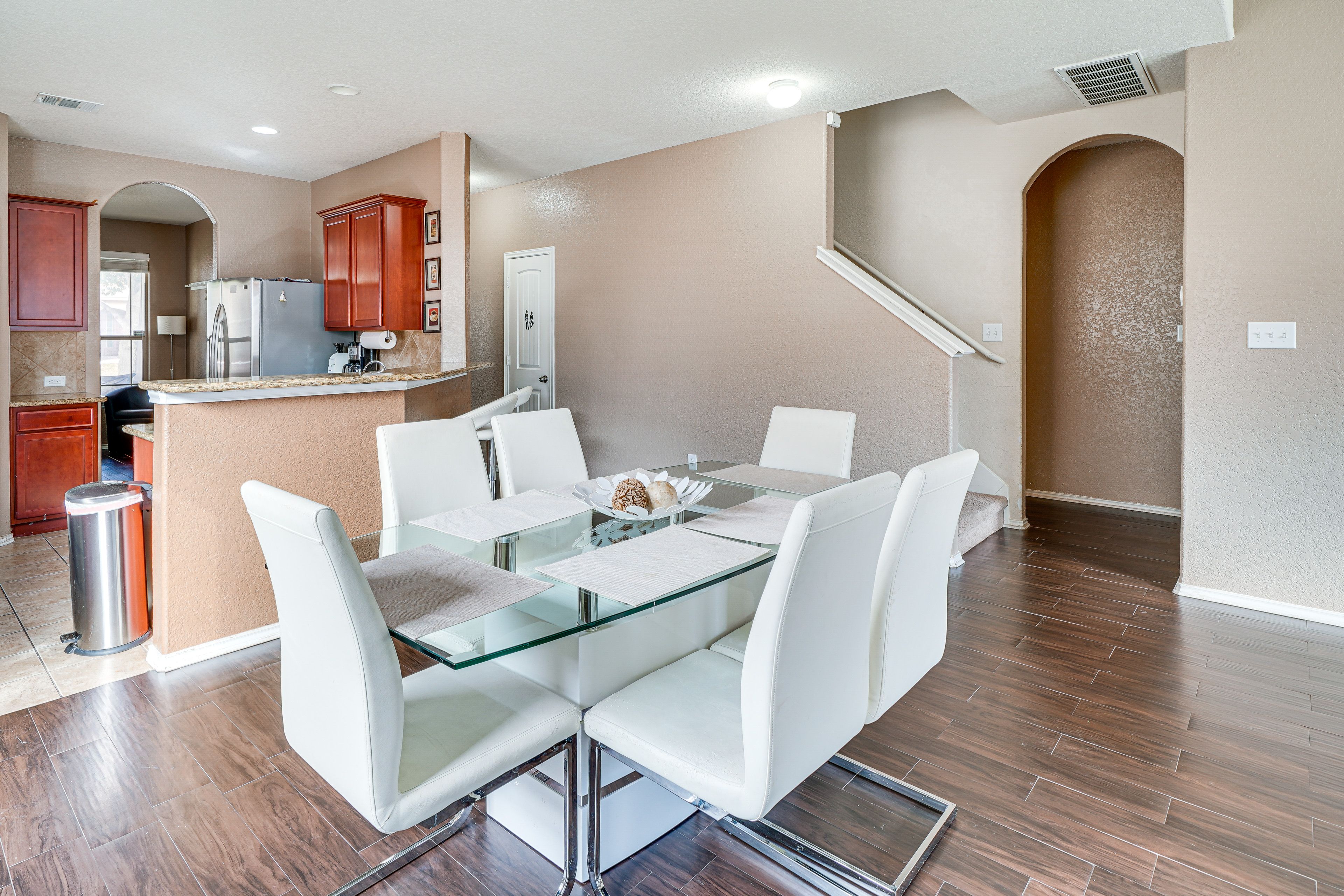 Dining Area | Dishware/Flatware Provided | 1st Floor
