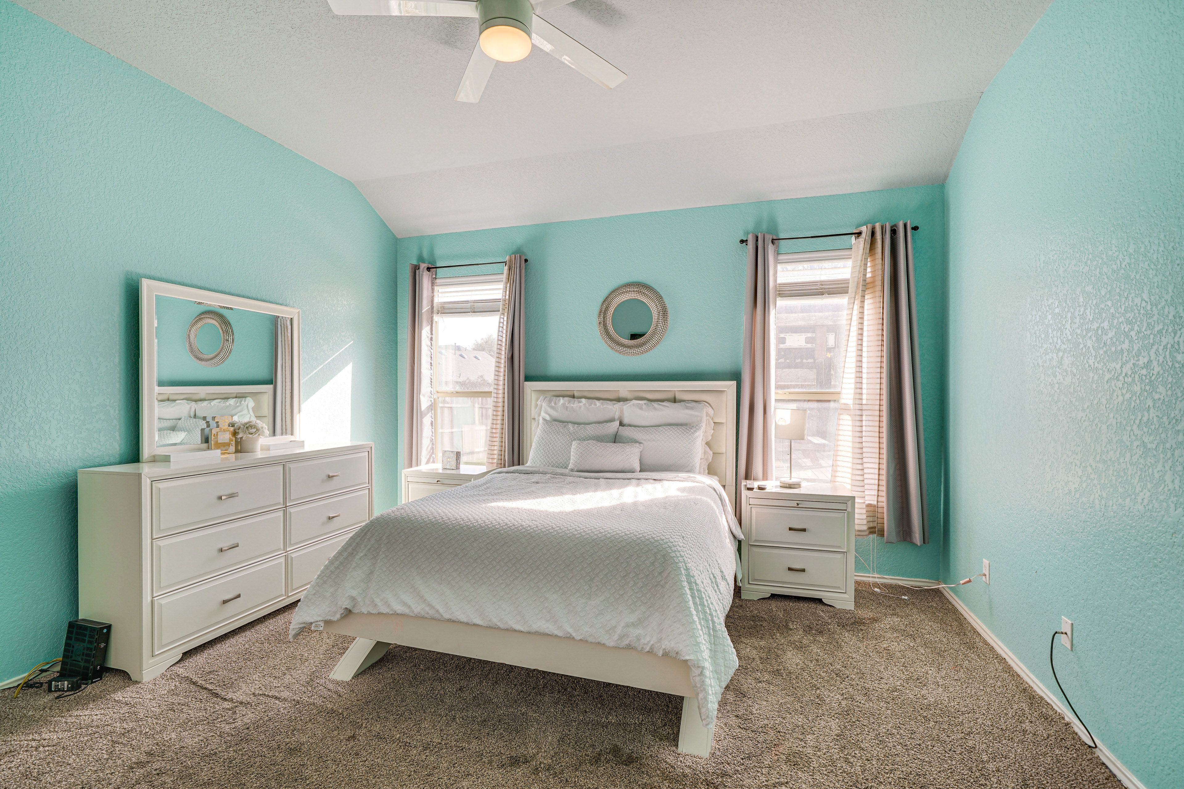 Bedroom 1 | Queen Bed | Flat-Screen TV | En-Suite Bathroom | 1st Floor
