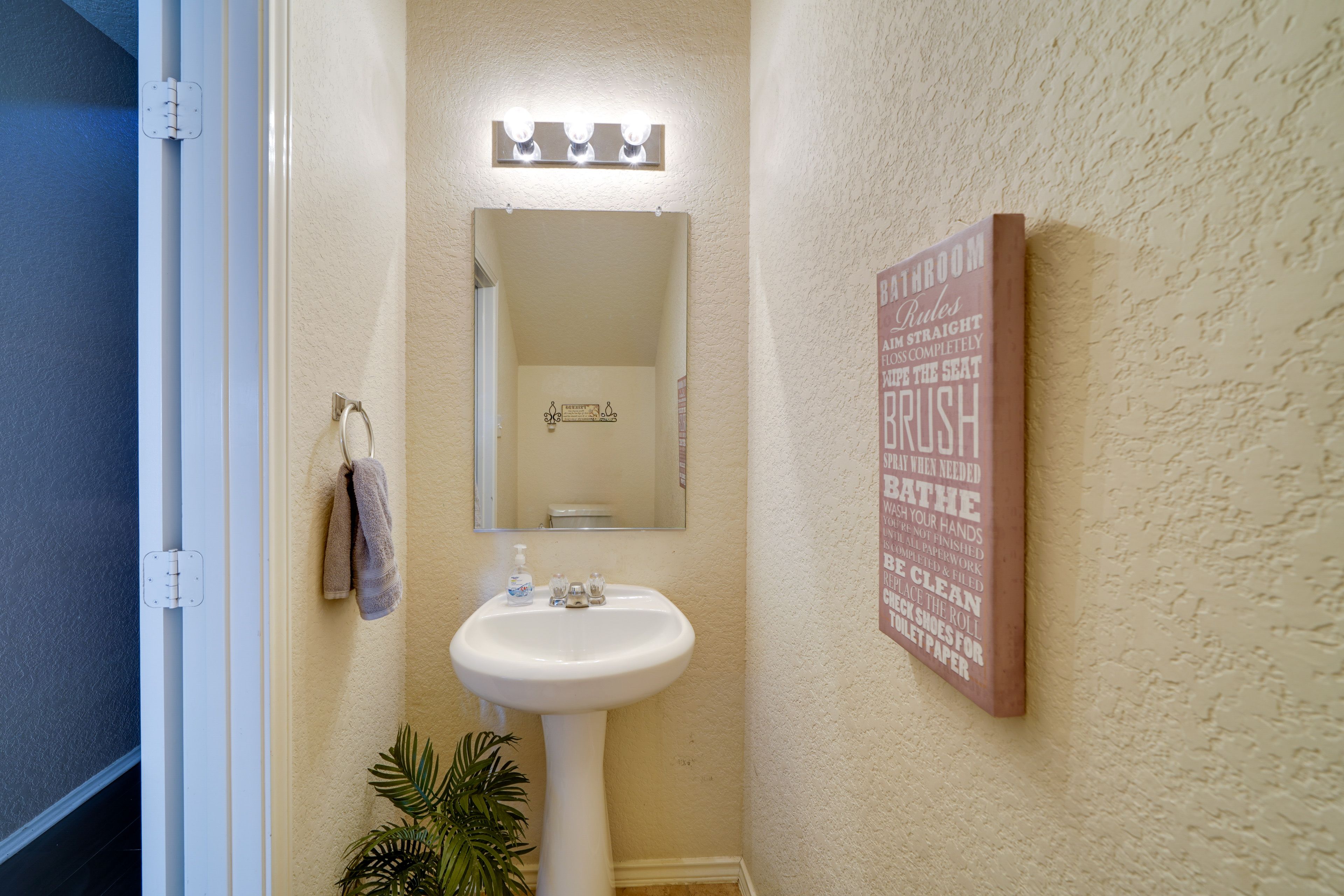 Half Bathroom | 1st Floor