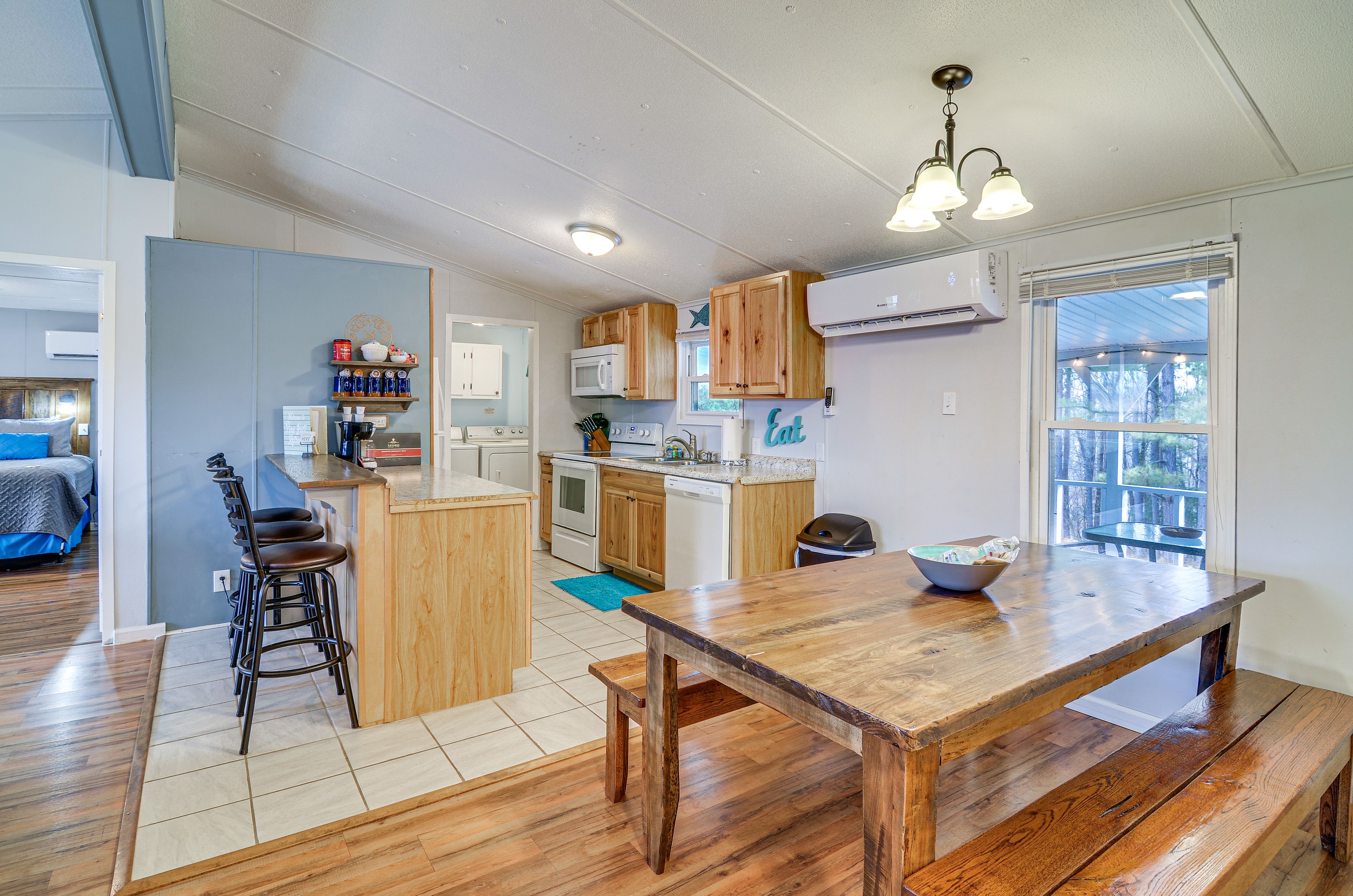 Dining Area | Dishware/Flatware