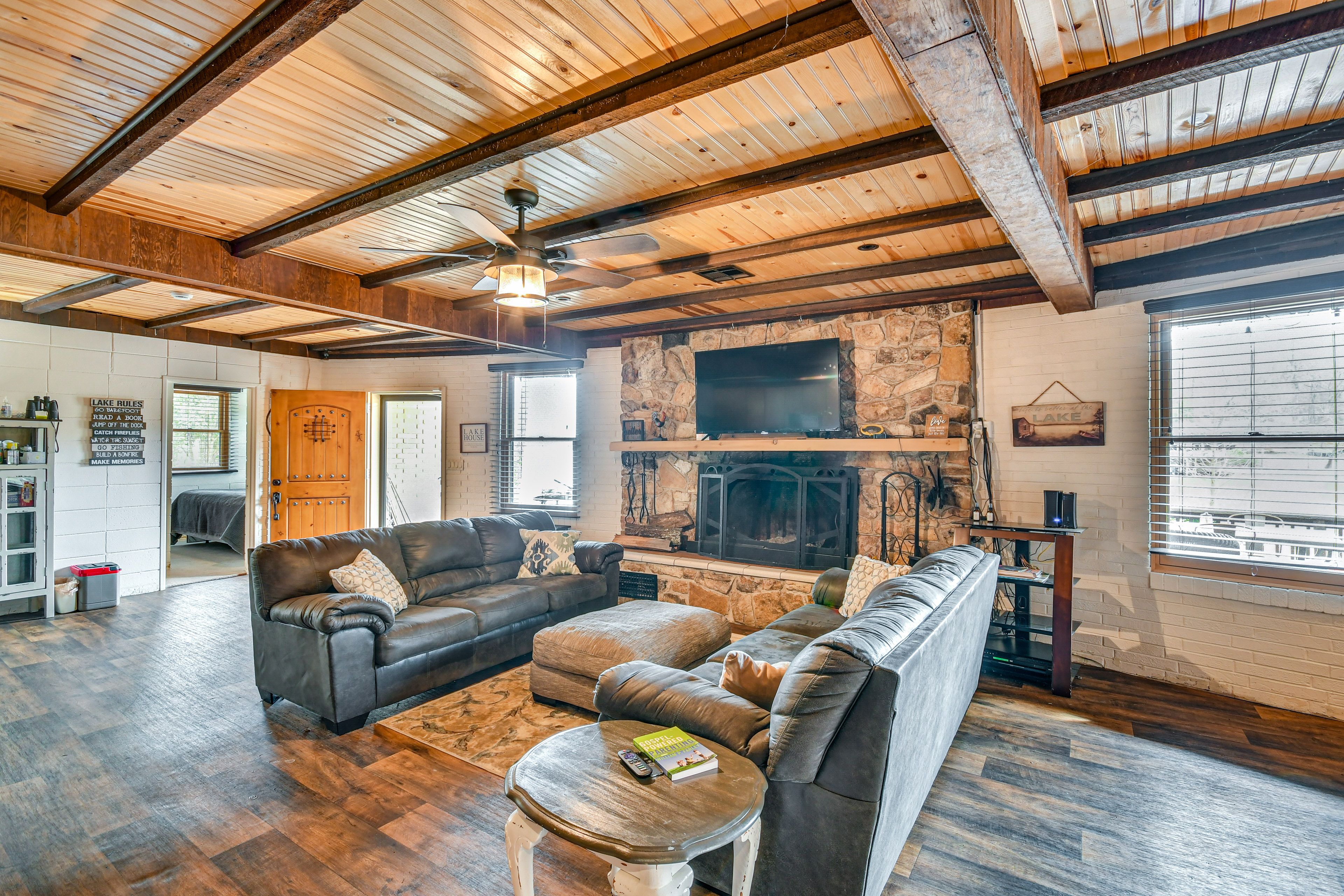Living Area | Smart TV w/ Cable | Wood-Burning Fireplace | Board Games
