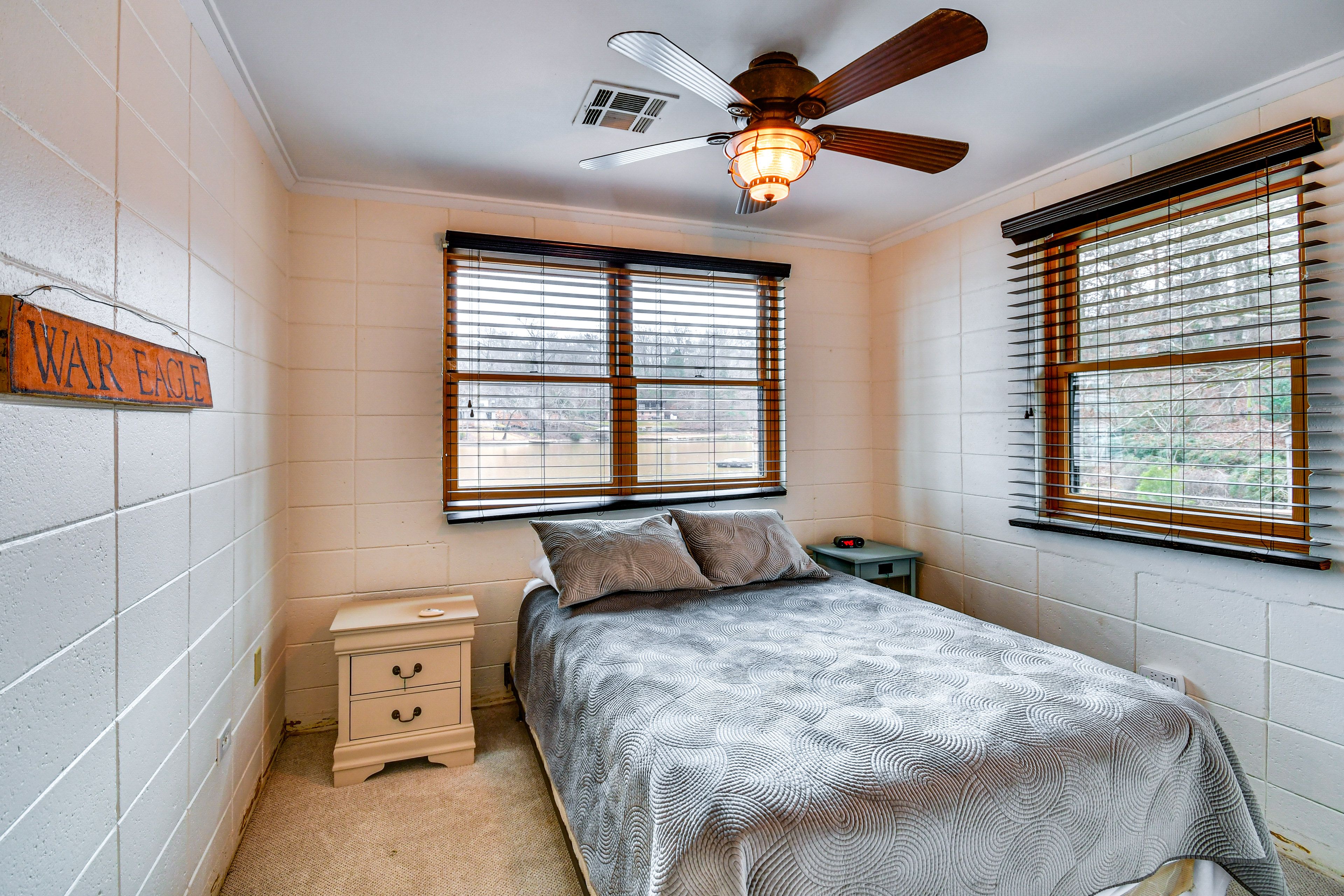 Bedroom 2 | Queen Bed