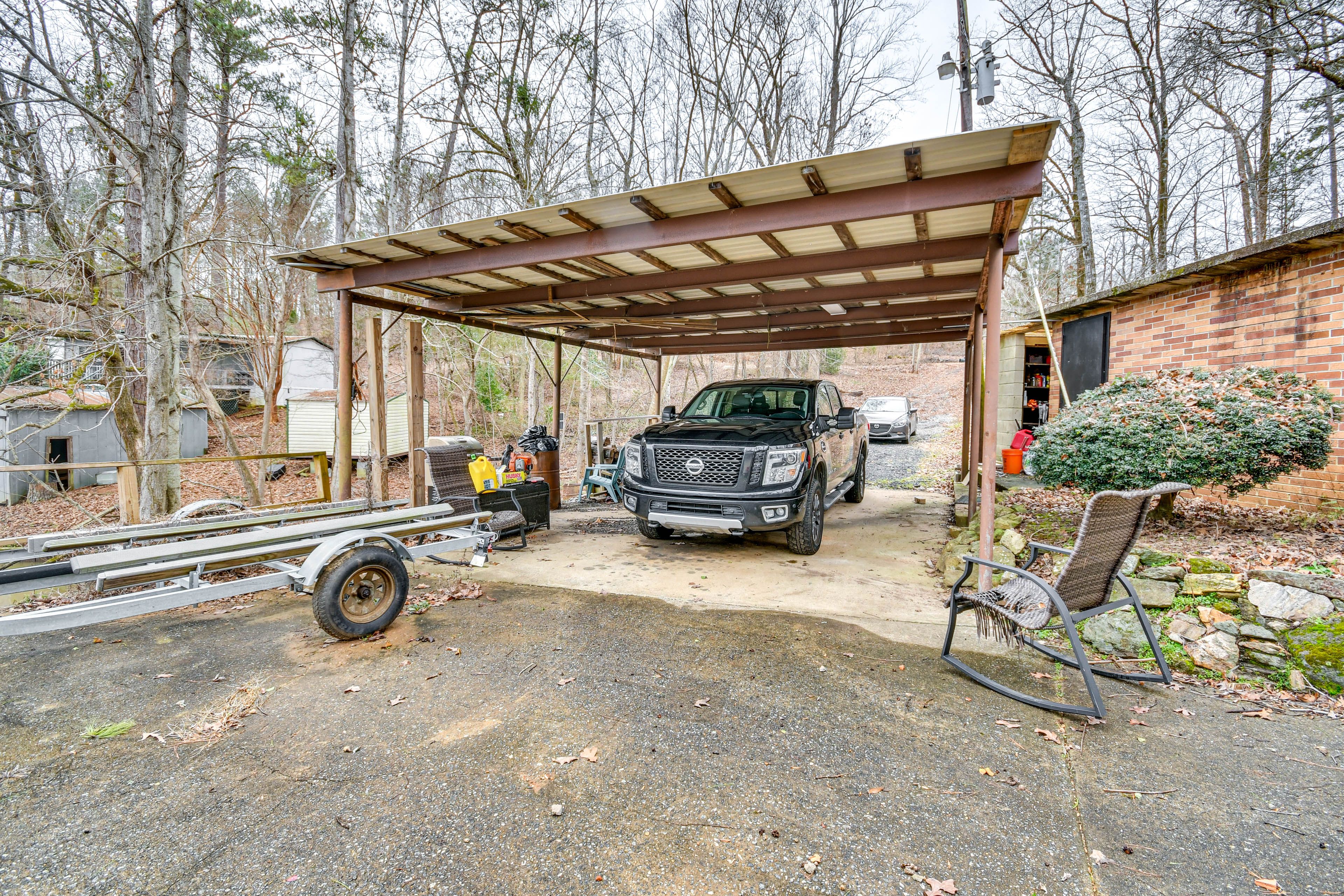 Parking | Carport (1 Vehicle) | Driveway (8 Vehicles)