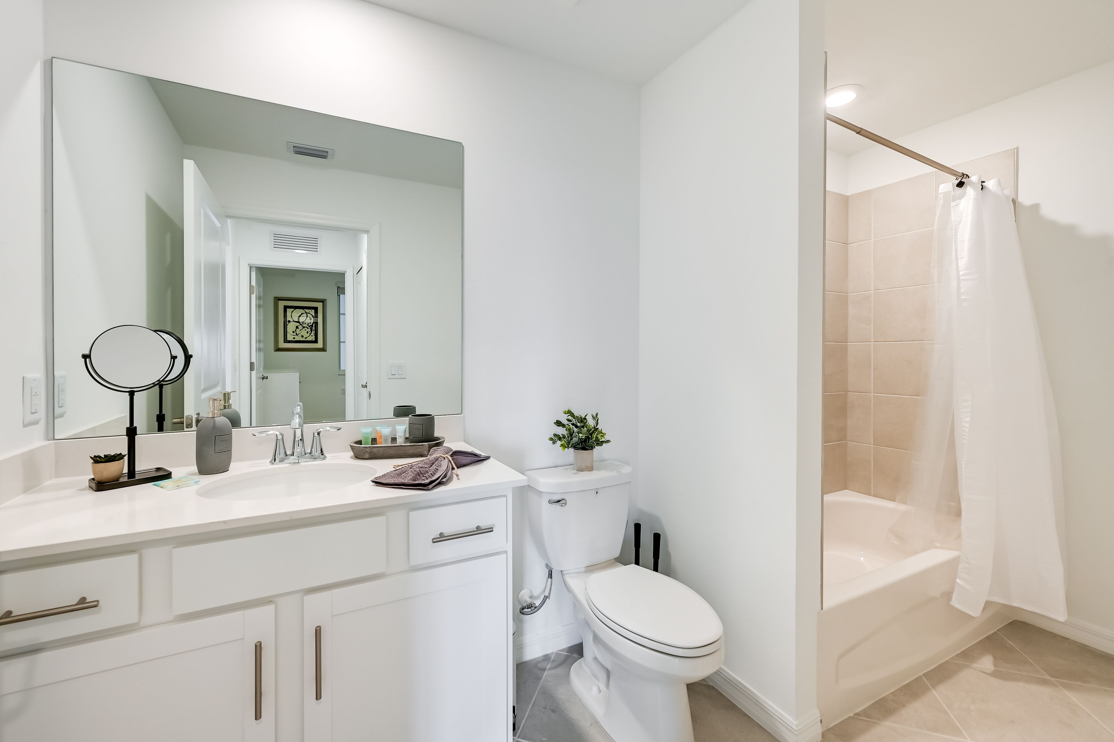 En-Suite Bathroom | Complimentary Toiletries
