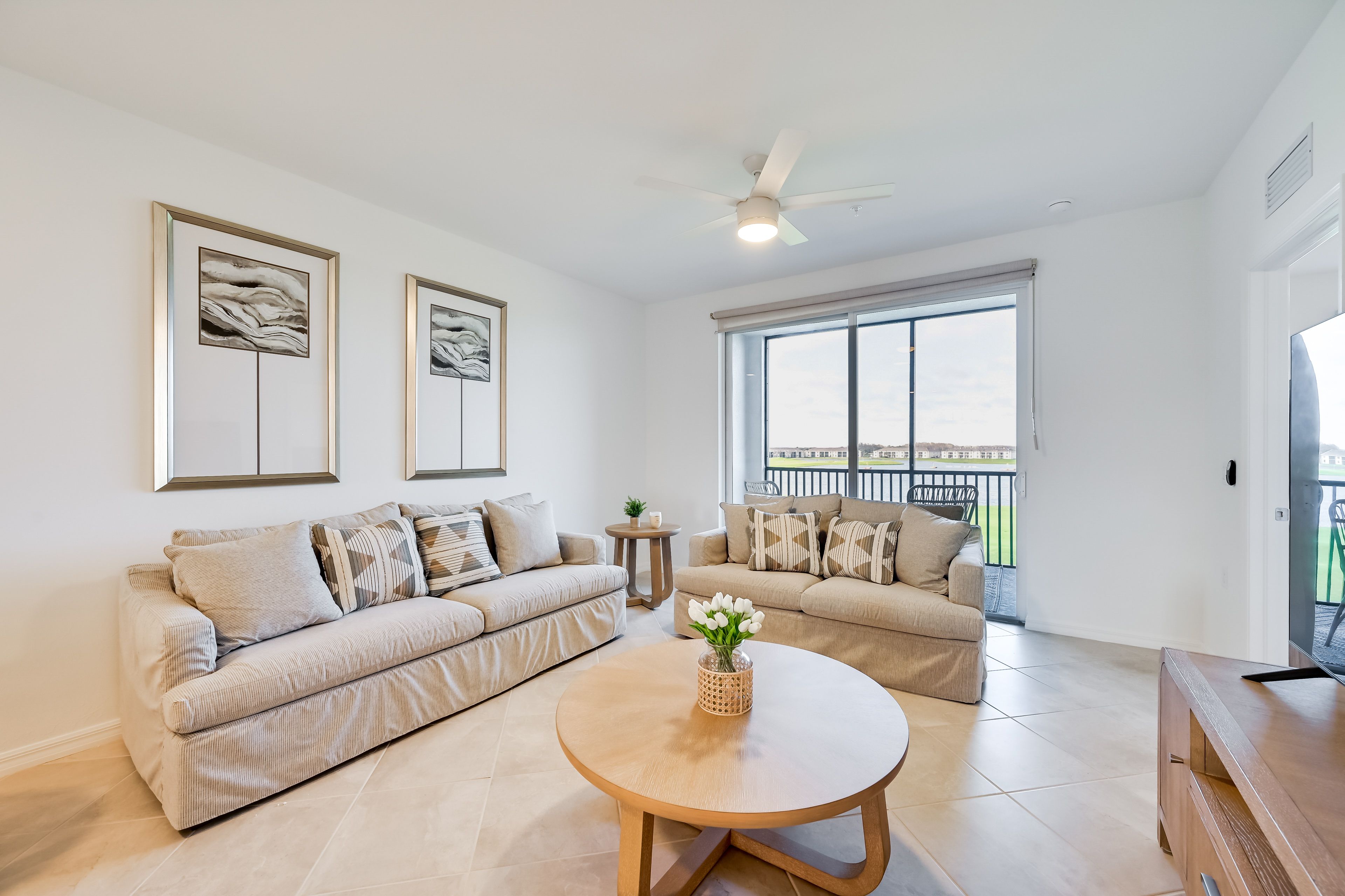Living Room | Free WiFi | Smart TV | Central Heating & A/C | Queen Sleeper Sofa