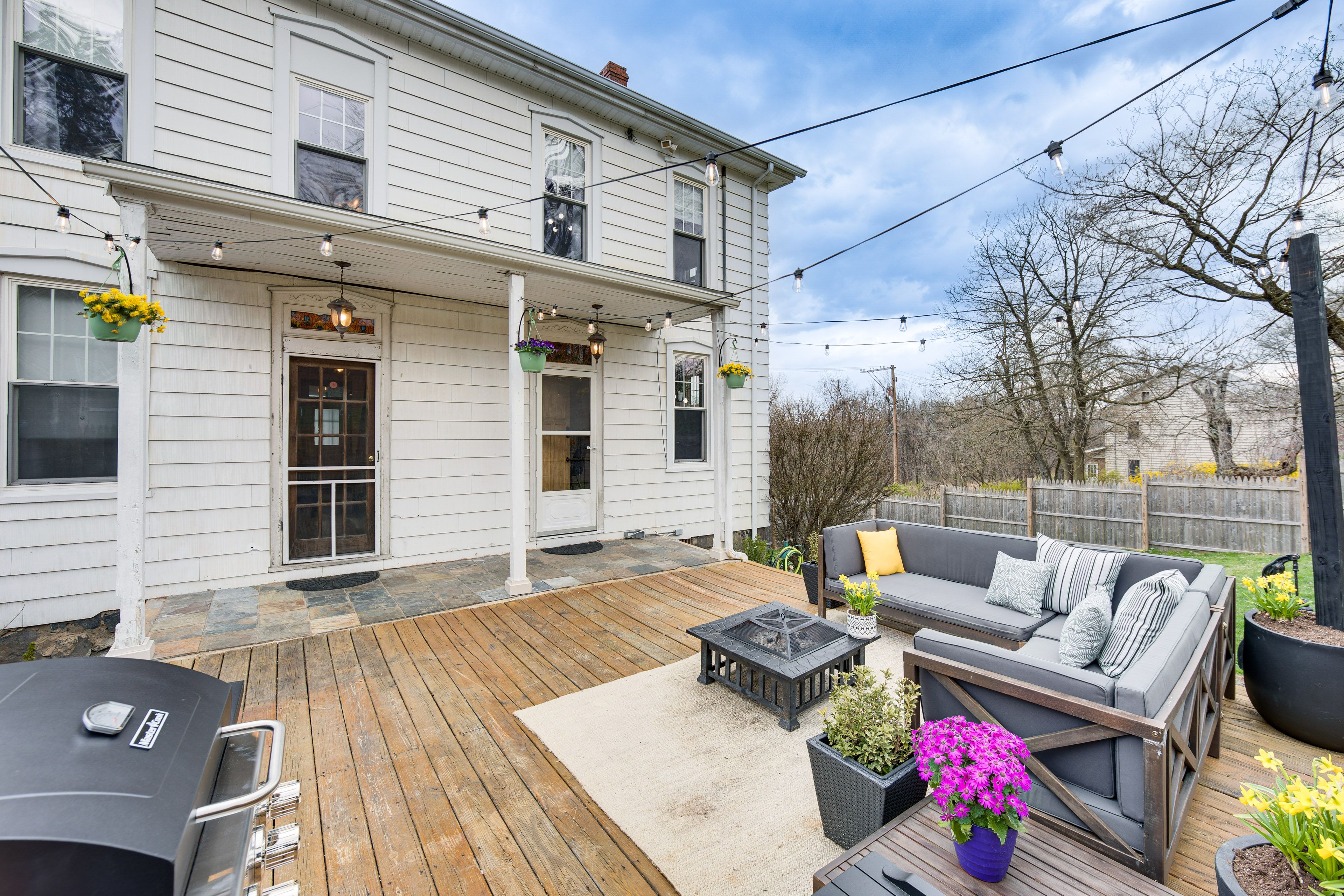 Deck | Fire Pit | Gas Grill | Fenced Yard