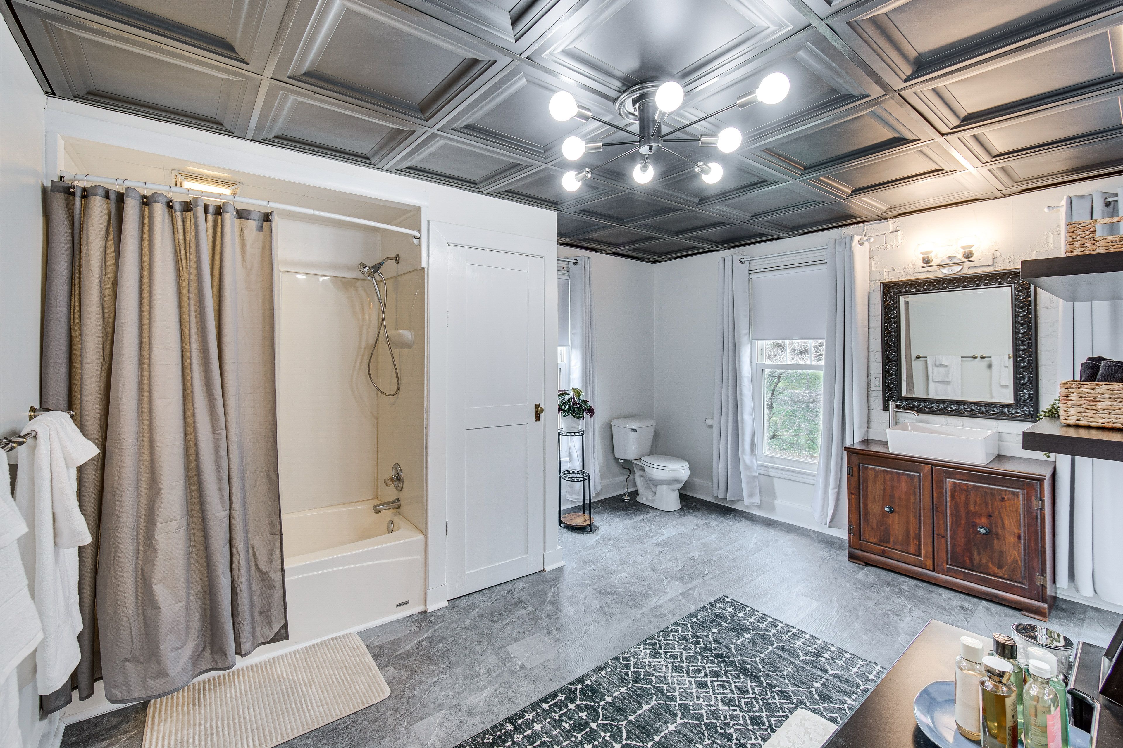 Full Bath | Towels | Hair Dryer | 2nd Floor