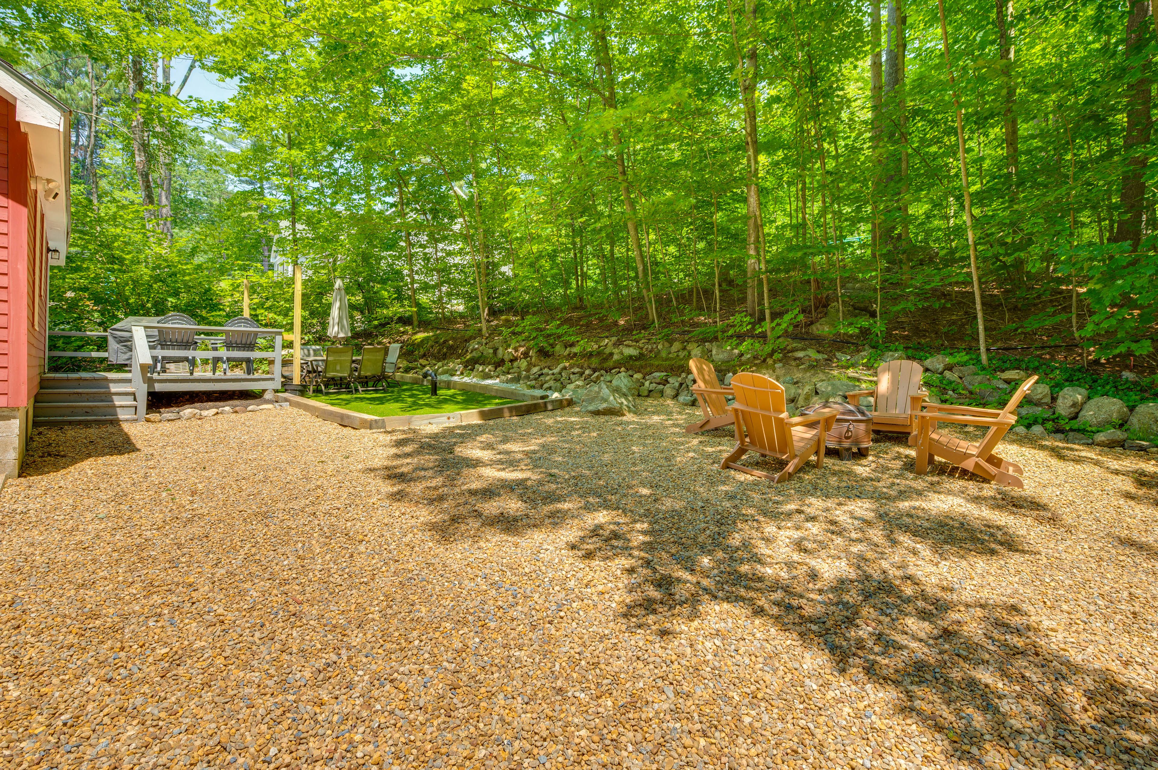 Private Yard | Fire Pit | Dining Area