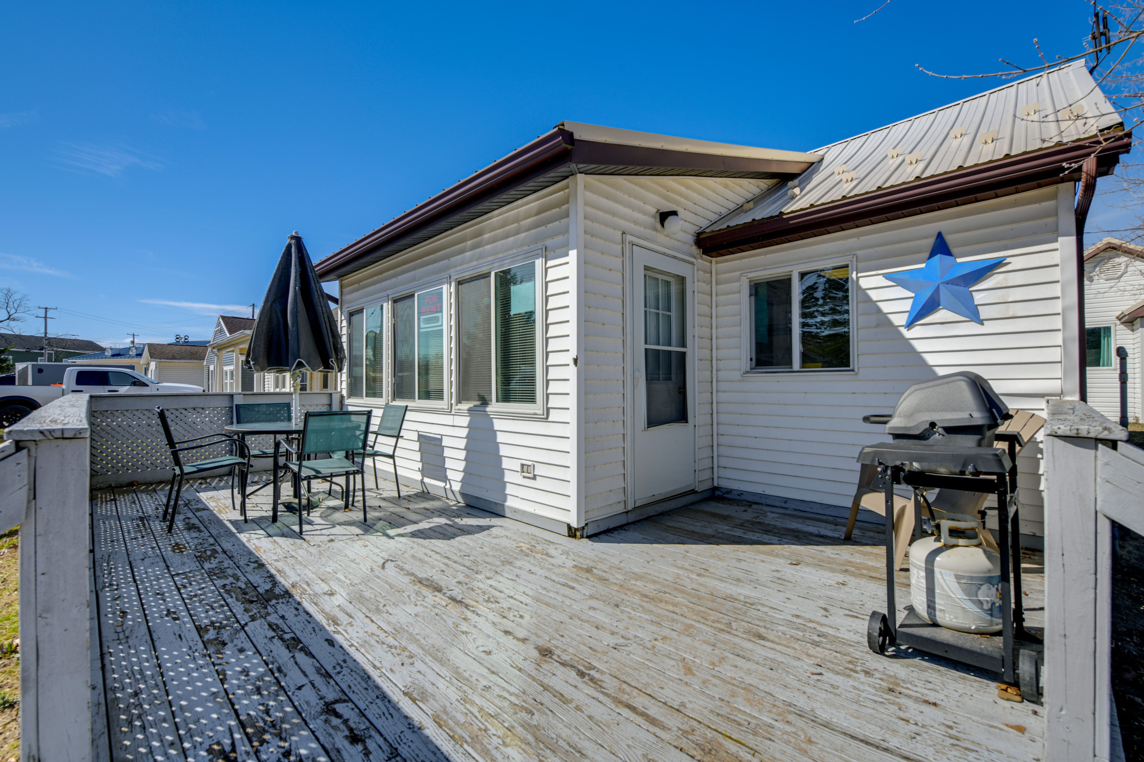 Deck | Gas Grill | Dining Area