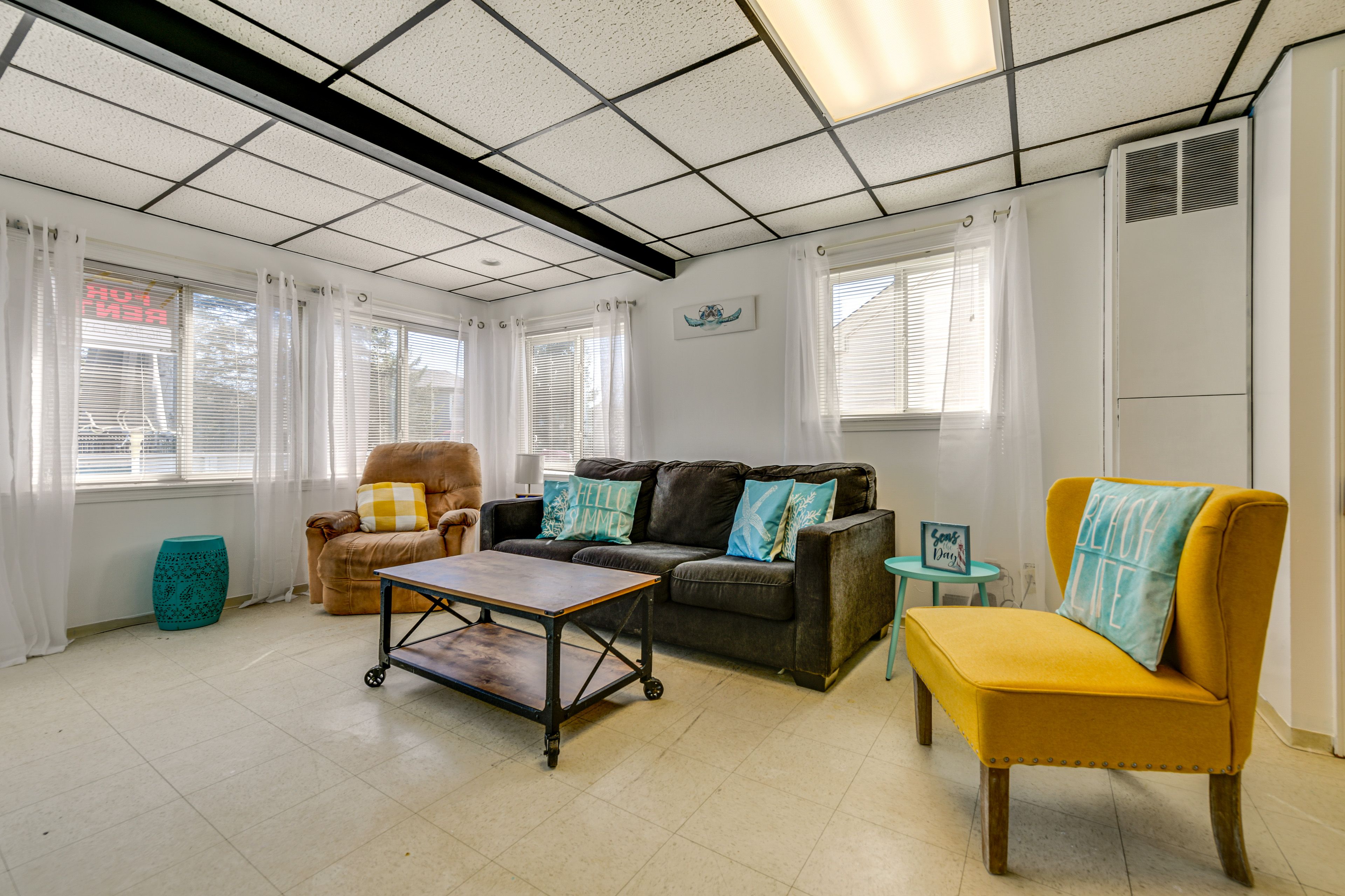 Living Room | Sleeper Sofa | Smart TV | Board Games