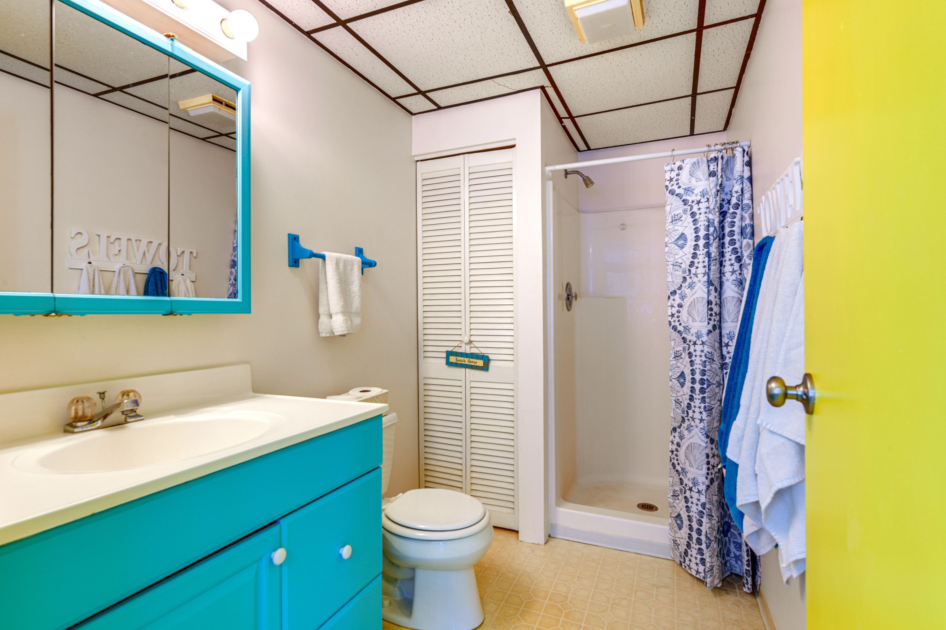 Full Bathroom | Complimentary Toiletries | Hair Dryer