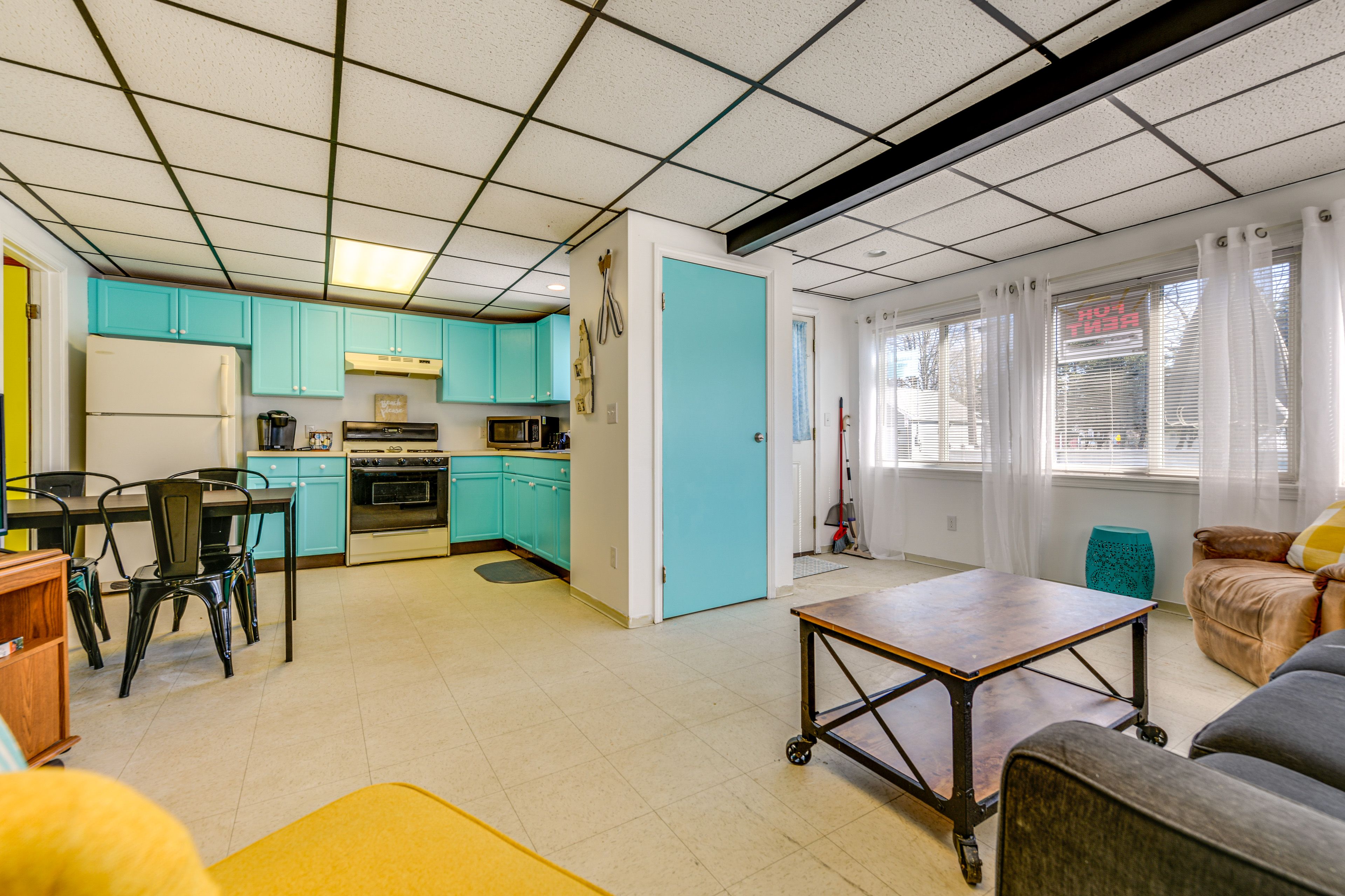 Interior | Single-Story Cottage | Central Heating | Window A/C | Free WiFi