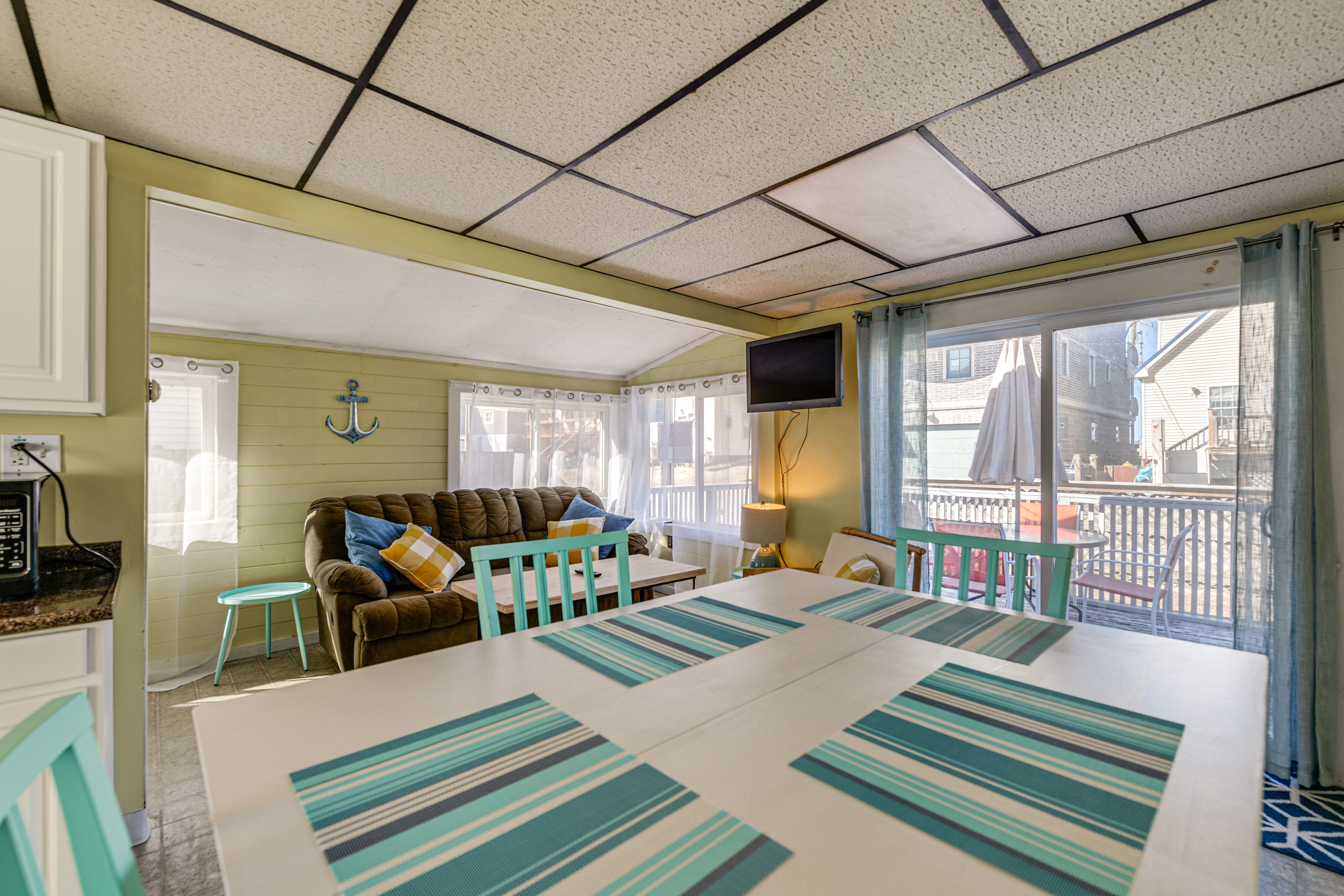 Irving Vacation Rental | 2BR | 1BA | 650 Sq Ft | 3 Steps Required
