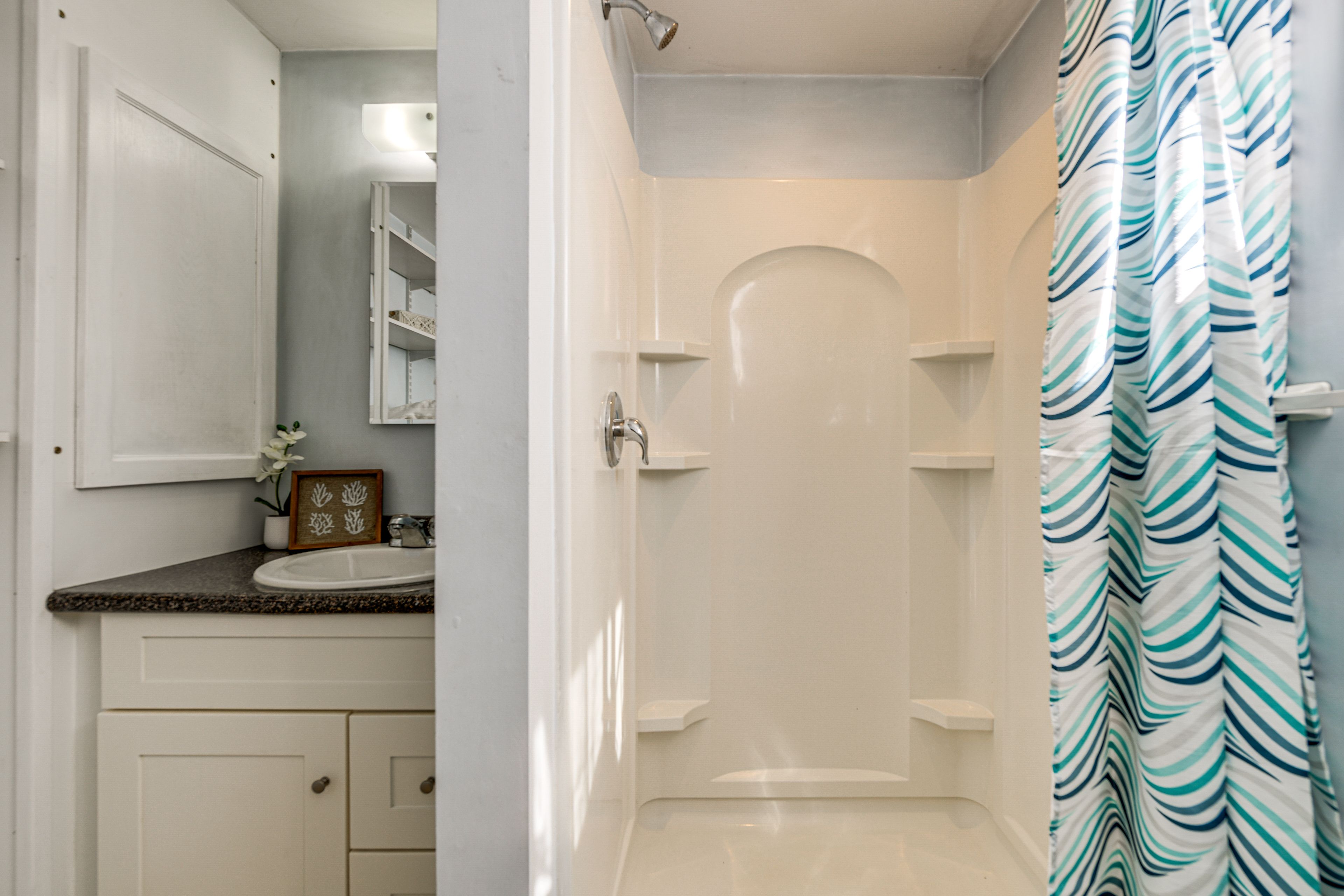 Full Bathroom | Complimentary Toiletries | Hair Dryer