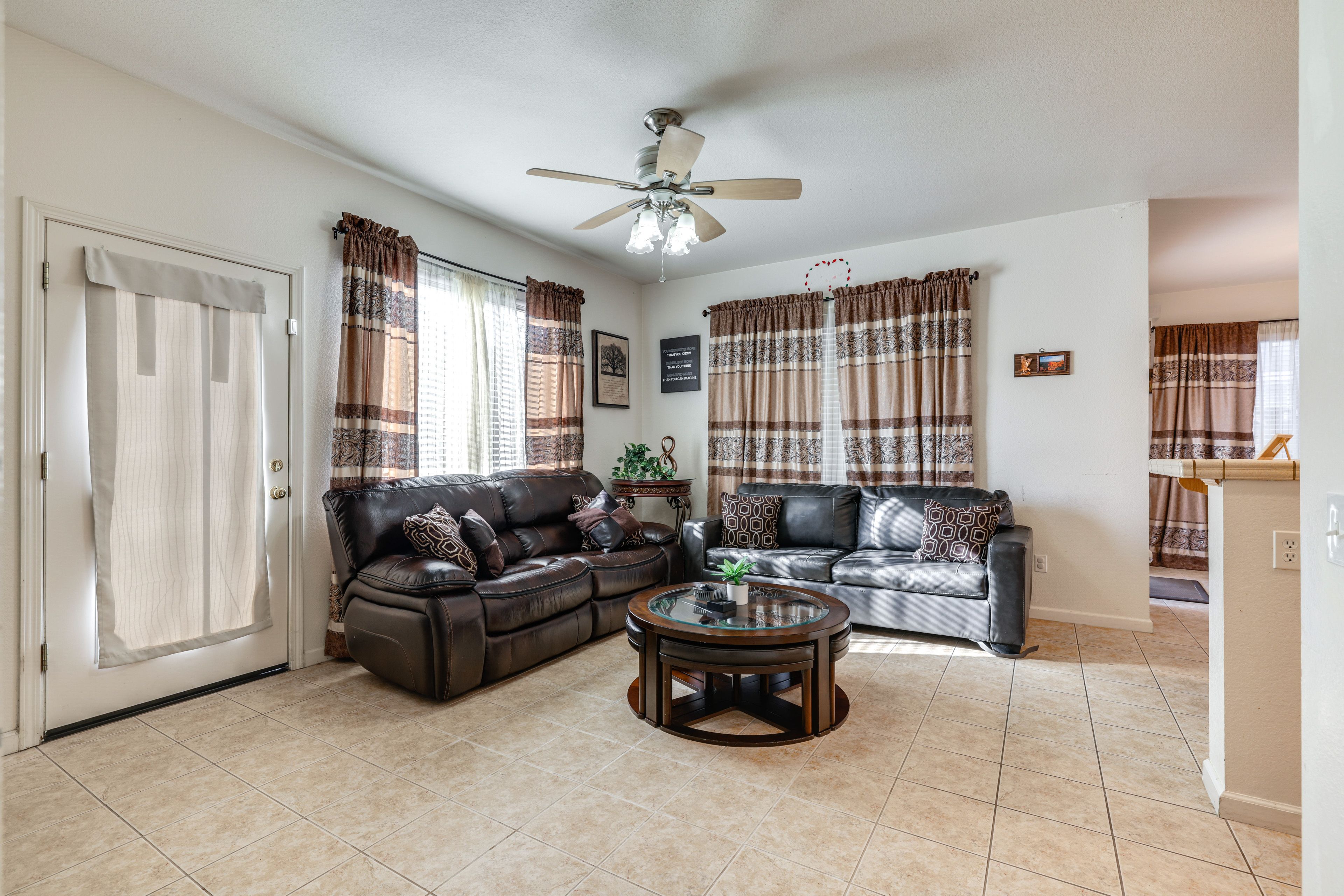 Living Room | Smart TV