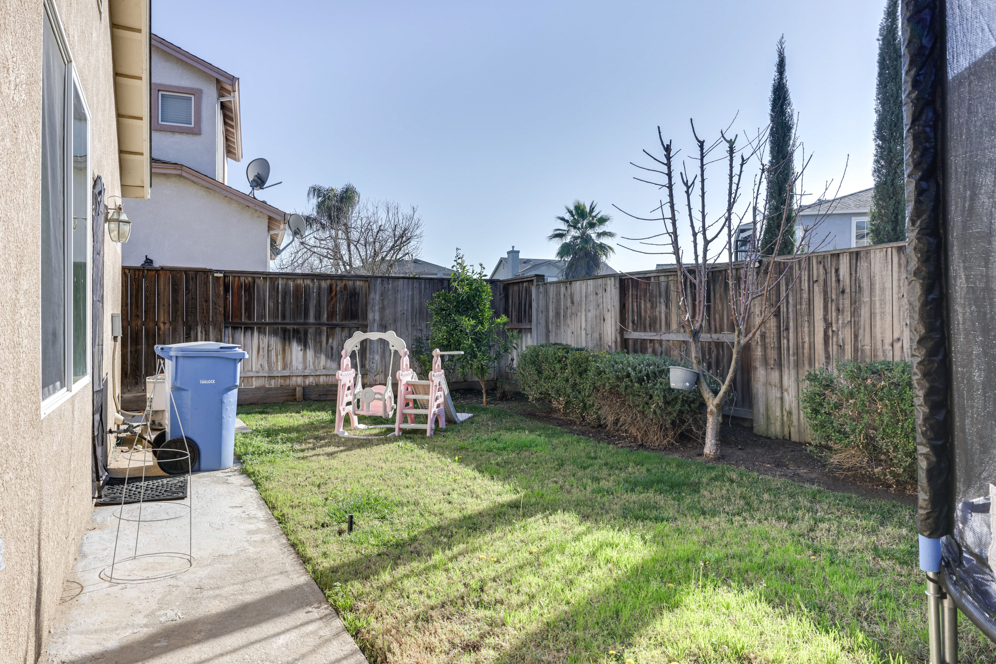 Private Yard | Trampoline