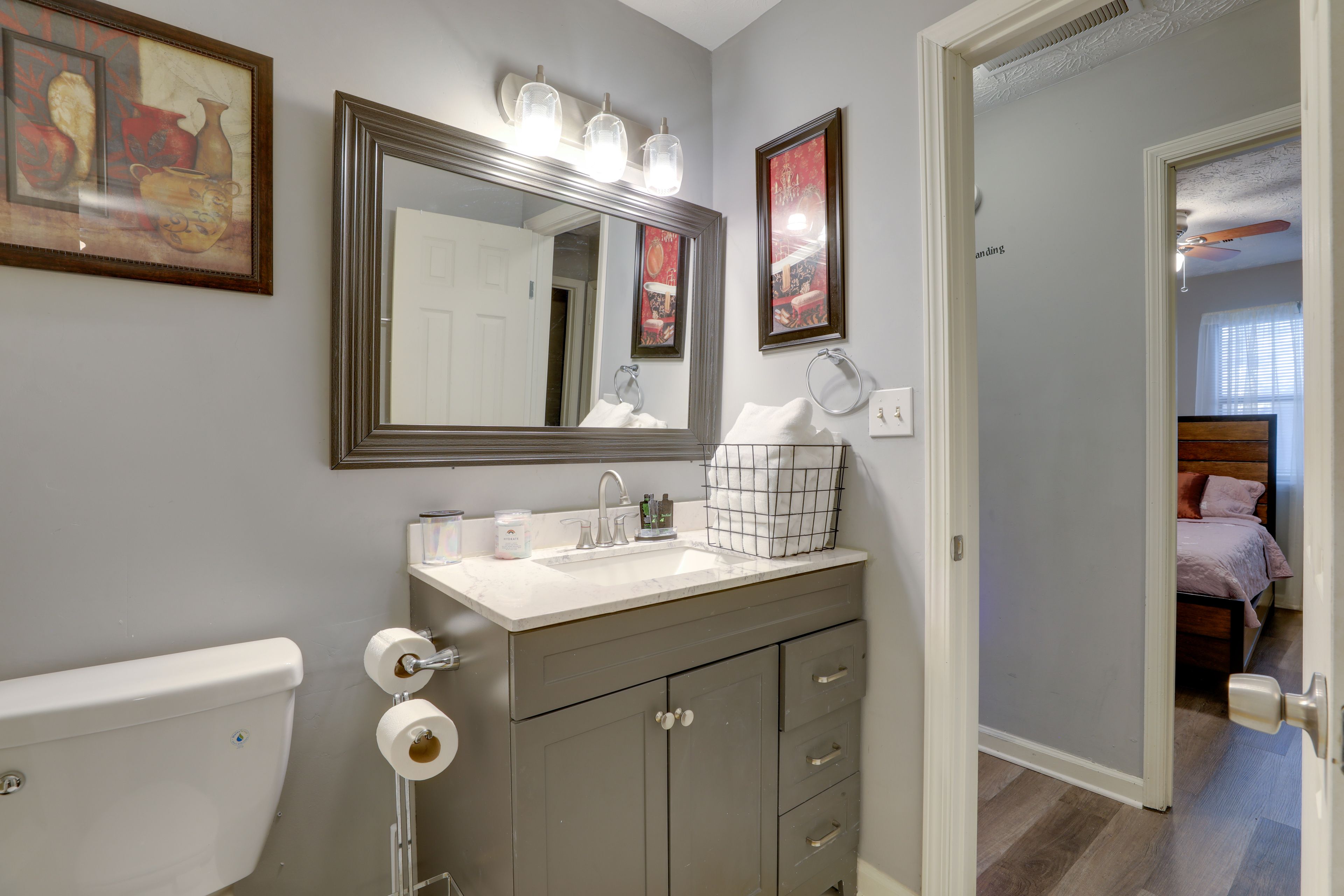 Full Bathroom | Complimentary Toiletries | Towels Provided