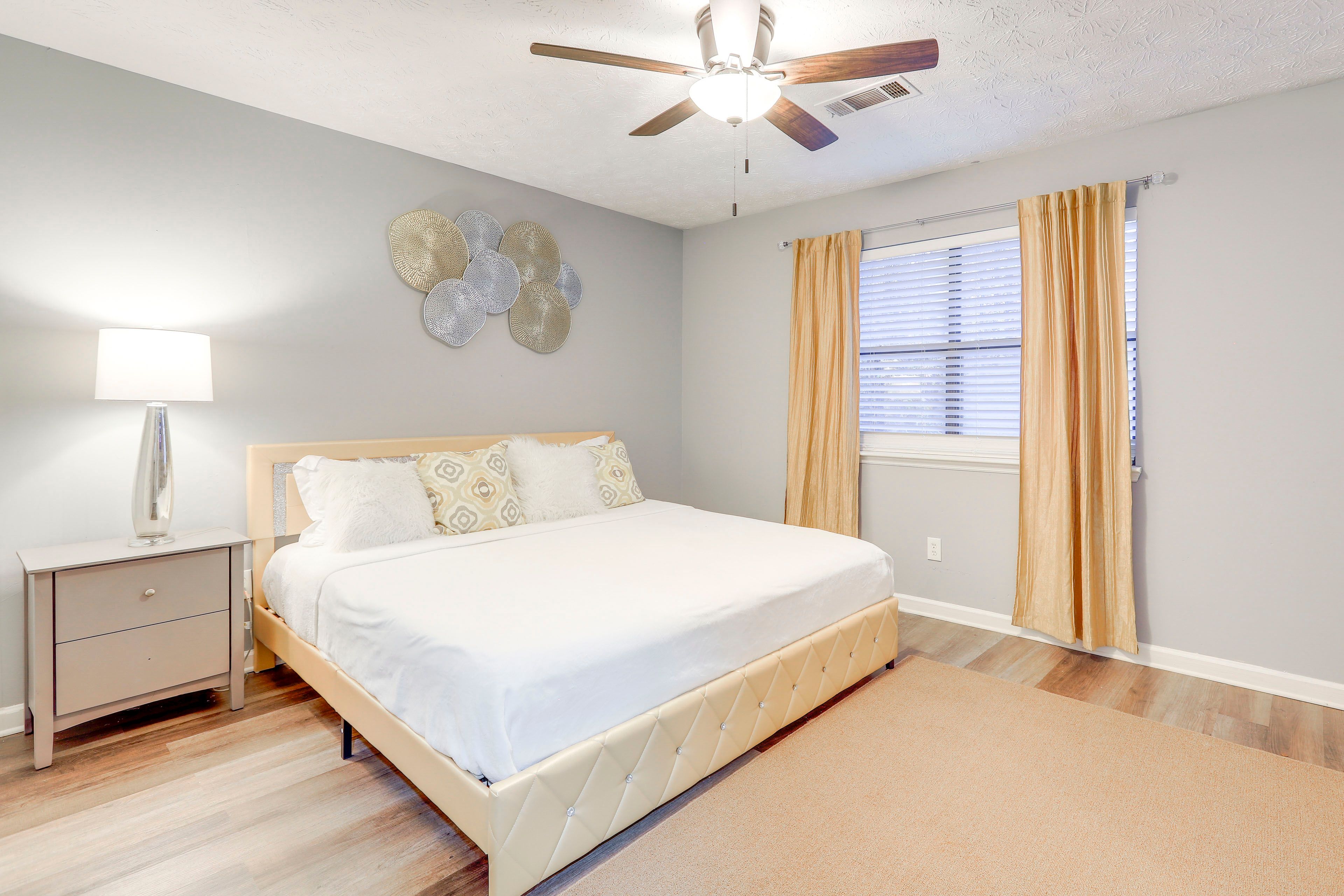Bedroom 1 | King Bed