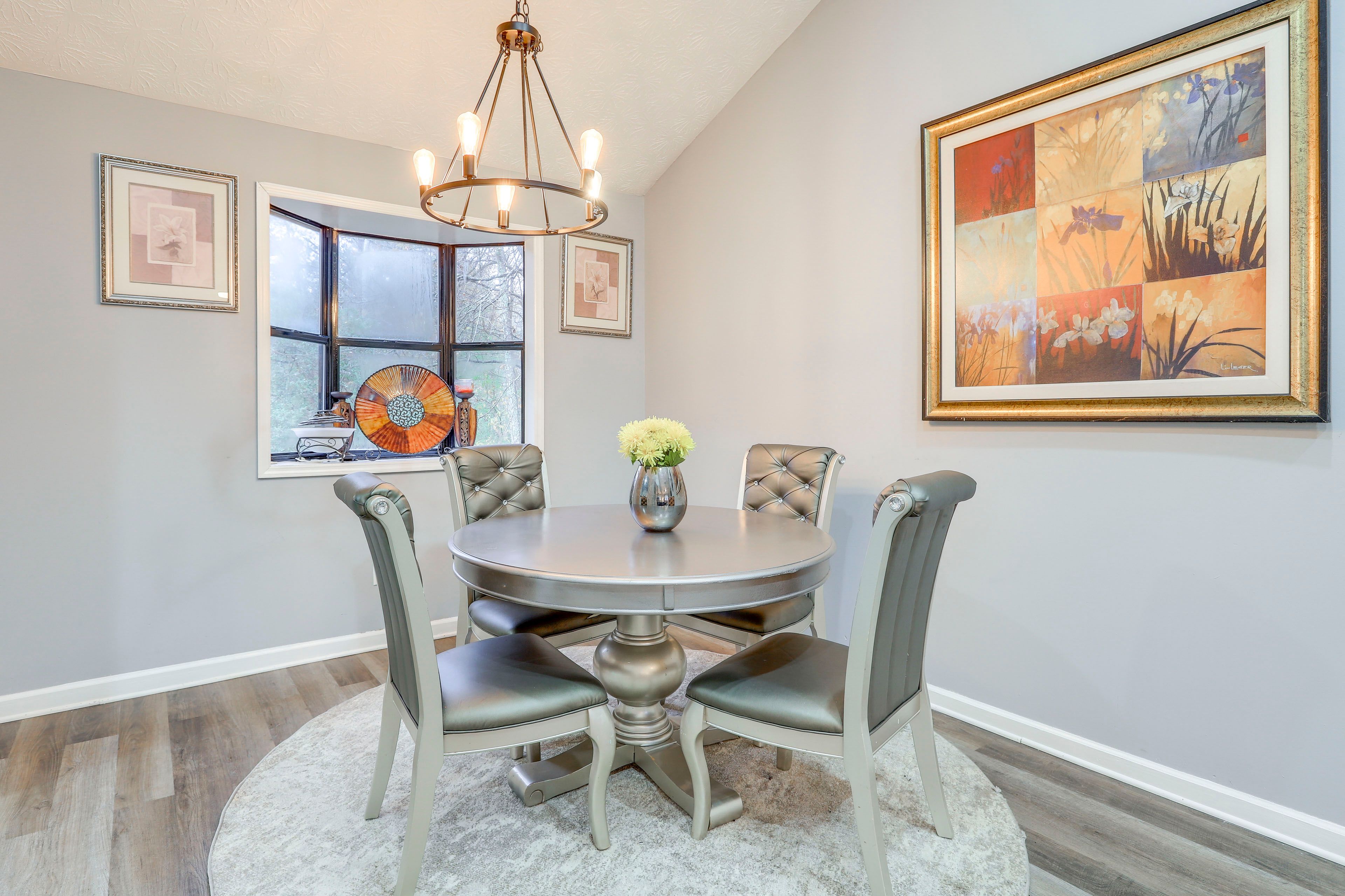 Dining Area | Dishware & Flatware Provided