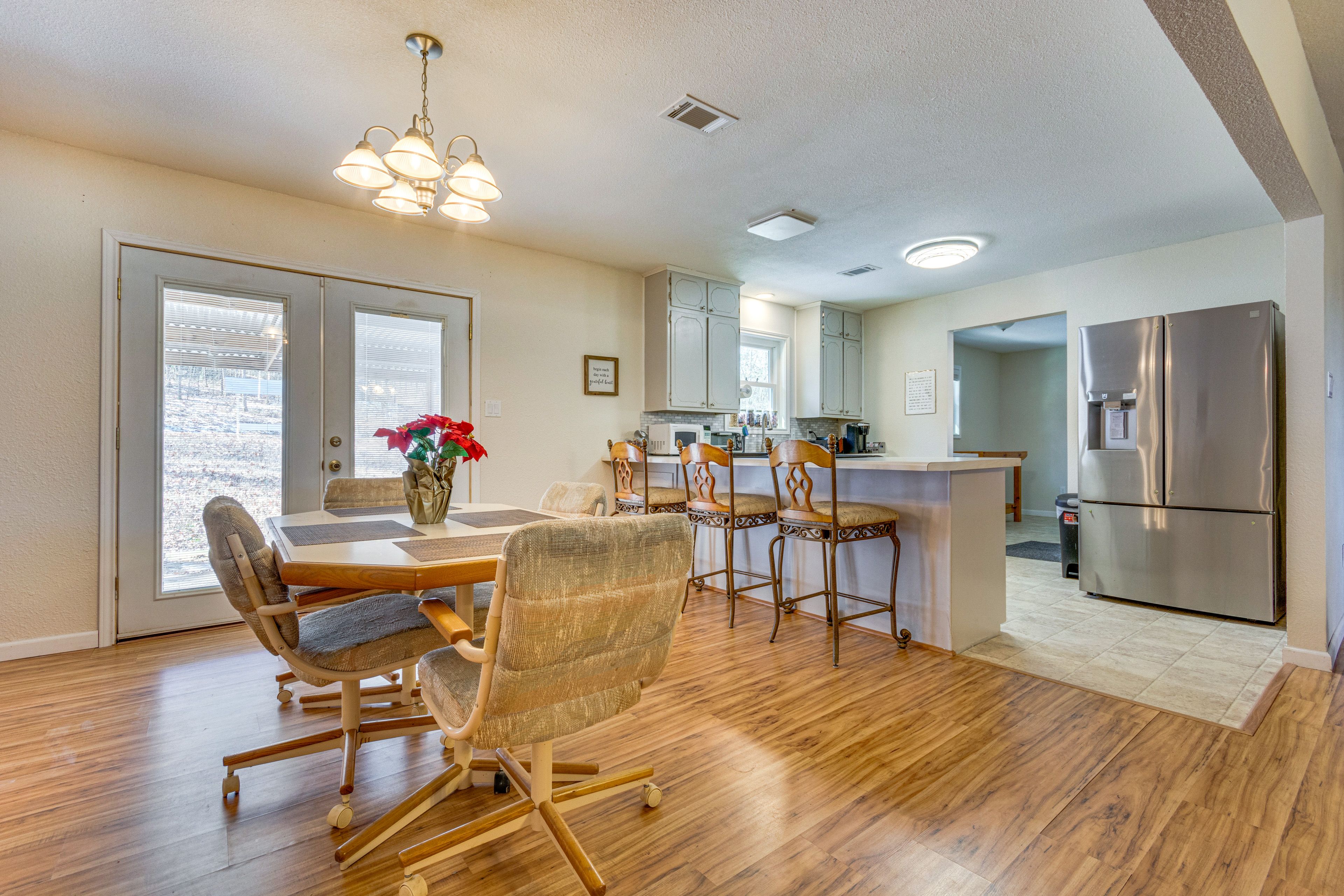 Dining | Dishware & Flatware Provided