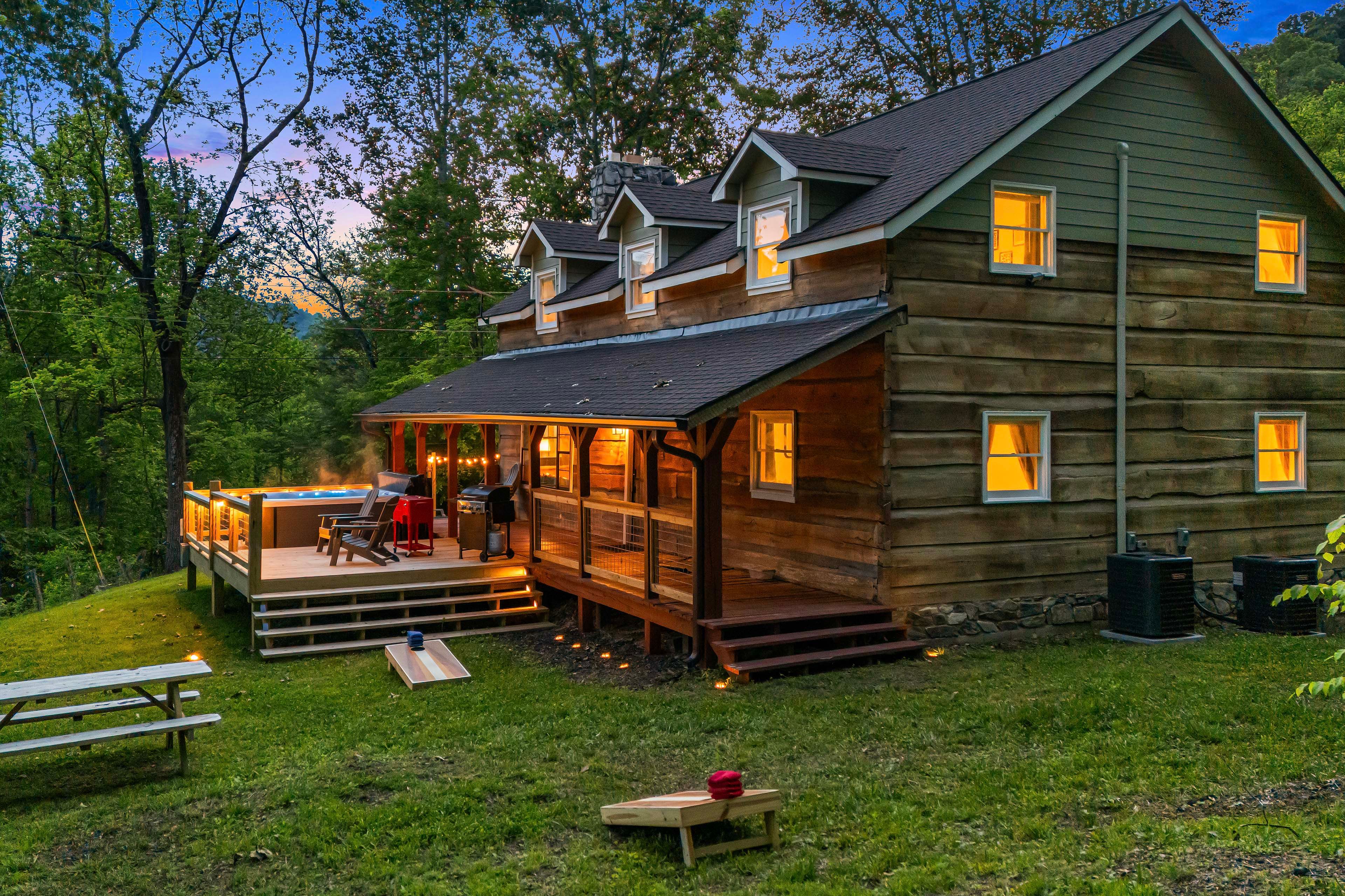 Outdoor Space | Cornhole | Picnic Table | Fire Pit