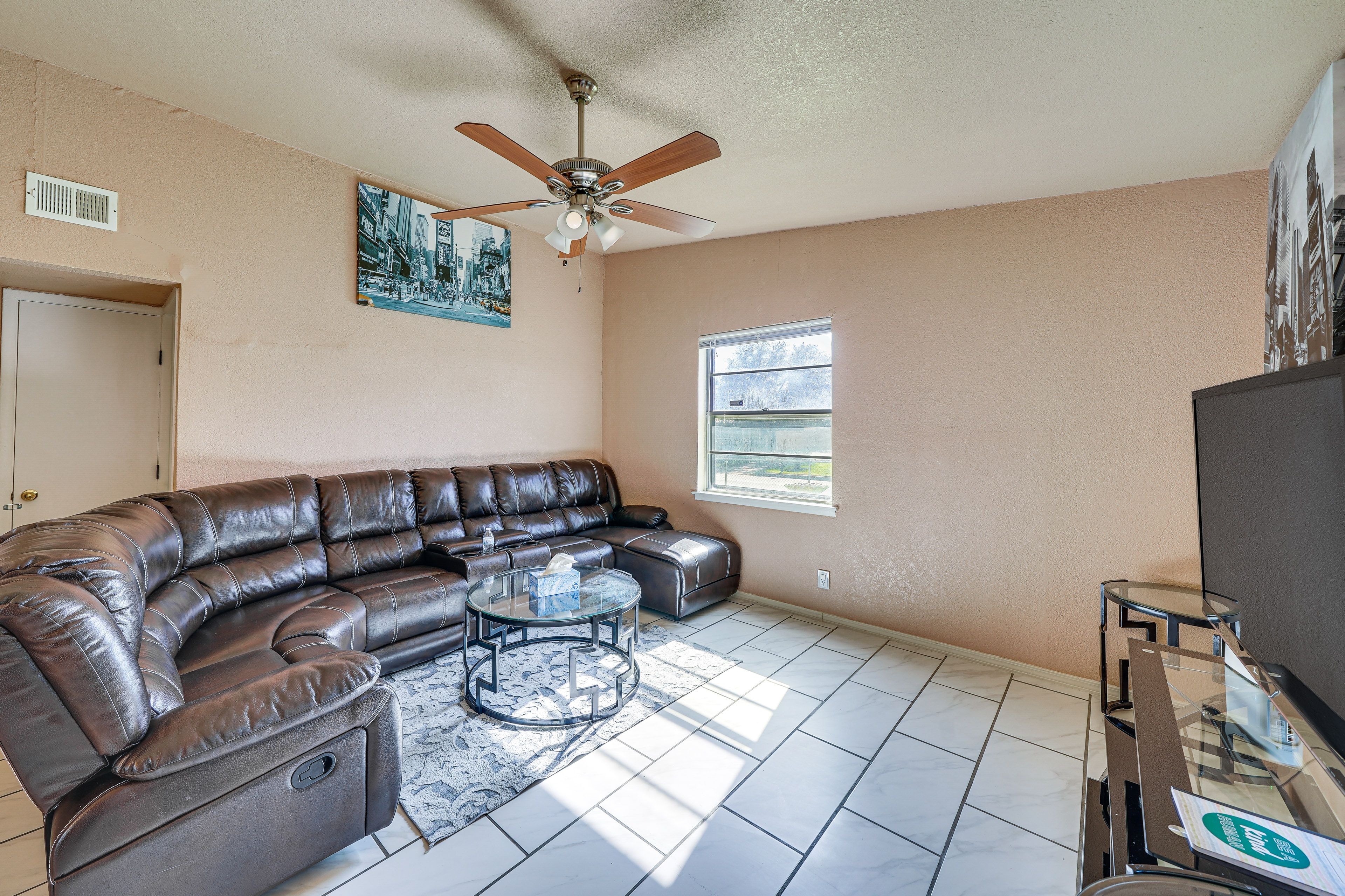 San Antonio Vacation Rental | 2BR | 1.5BA | 2 Steps Required | 1,100 Sq Ft