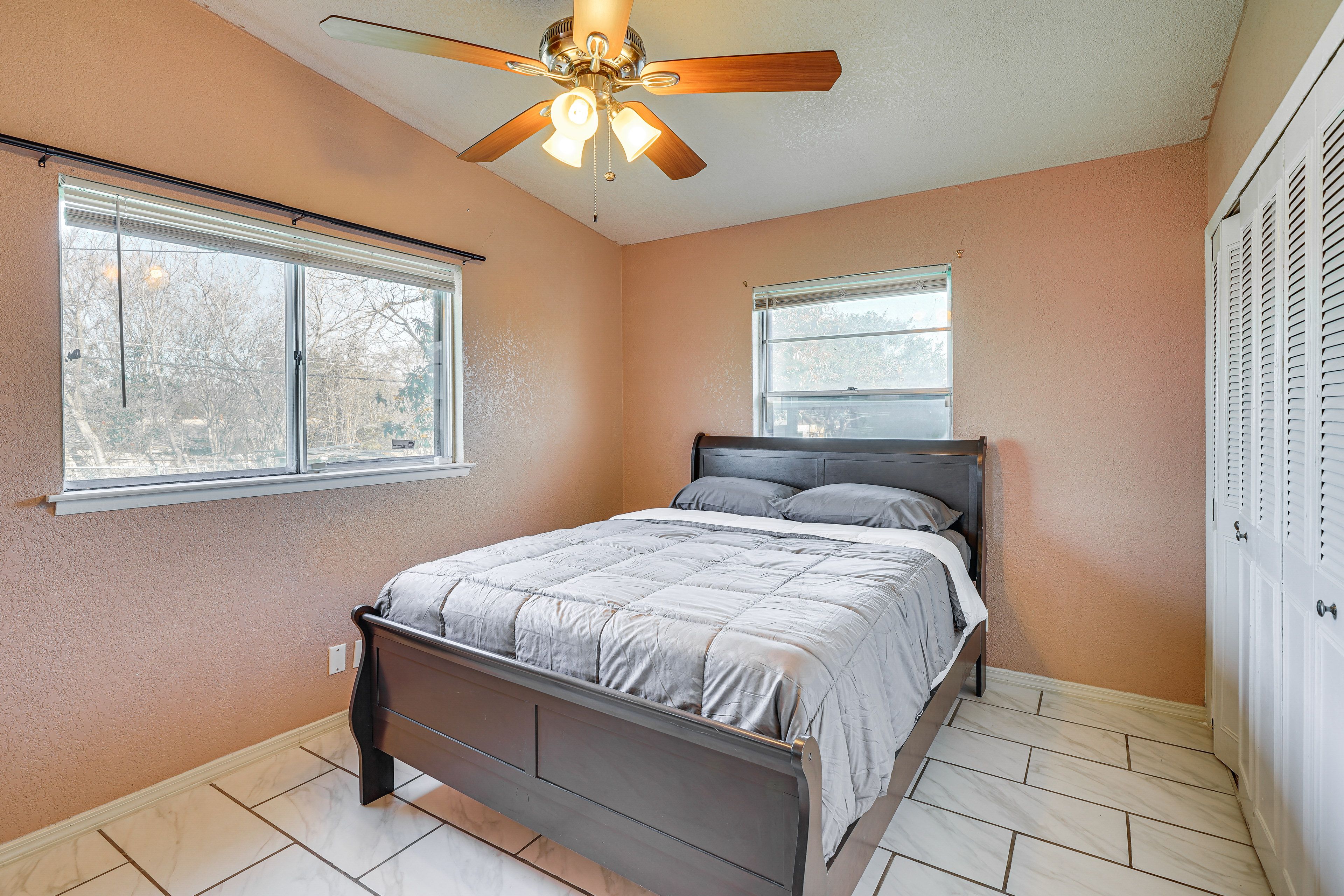 Bedroom 1 | King Bed