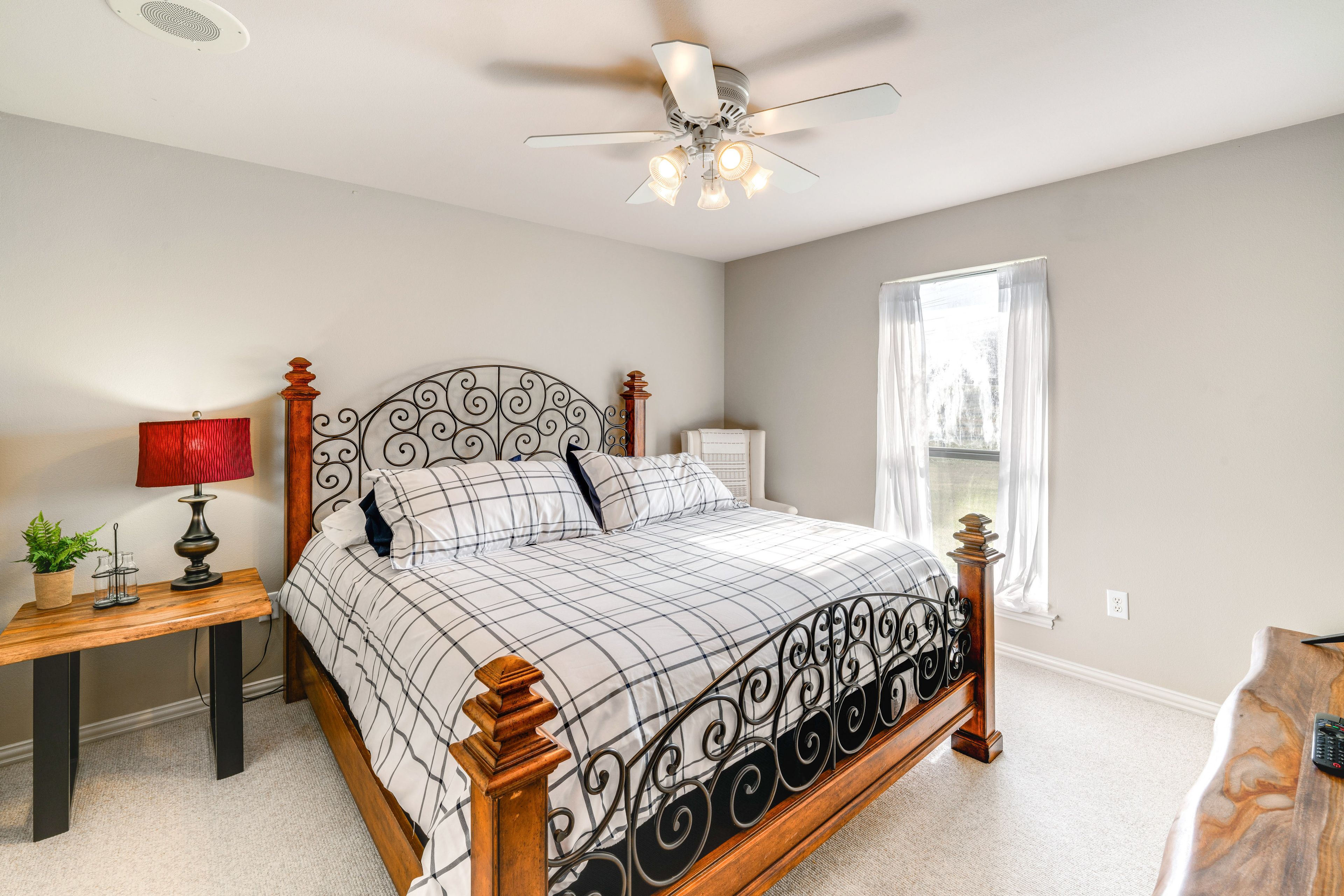 Bedroom 2 | King Bed