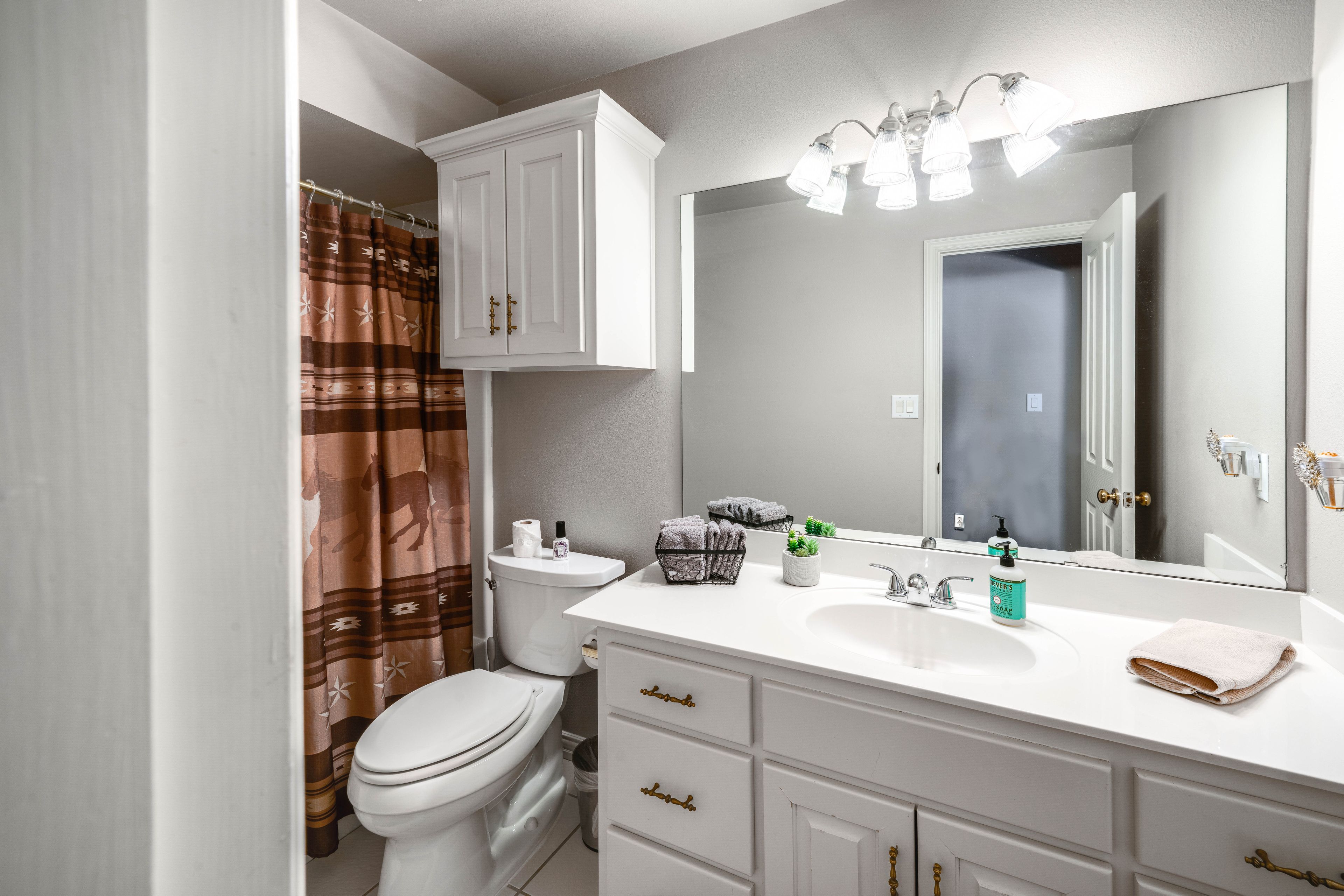 Full Bathroom