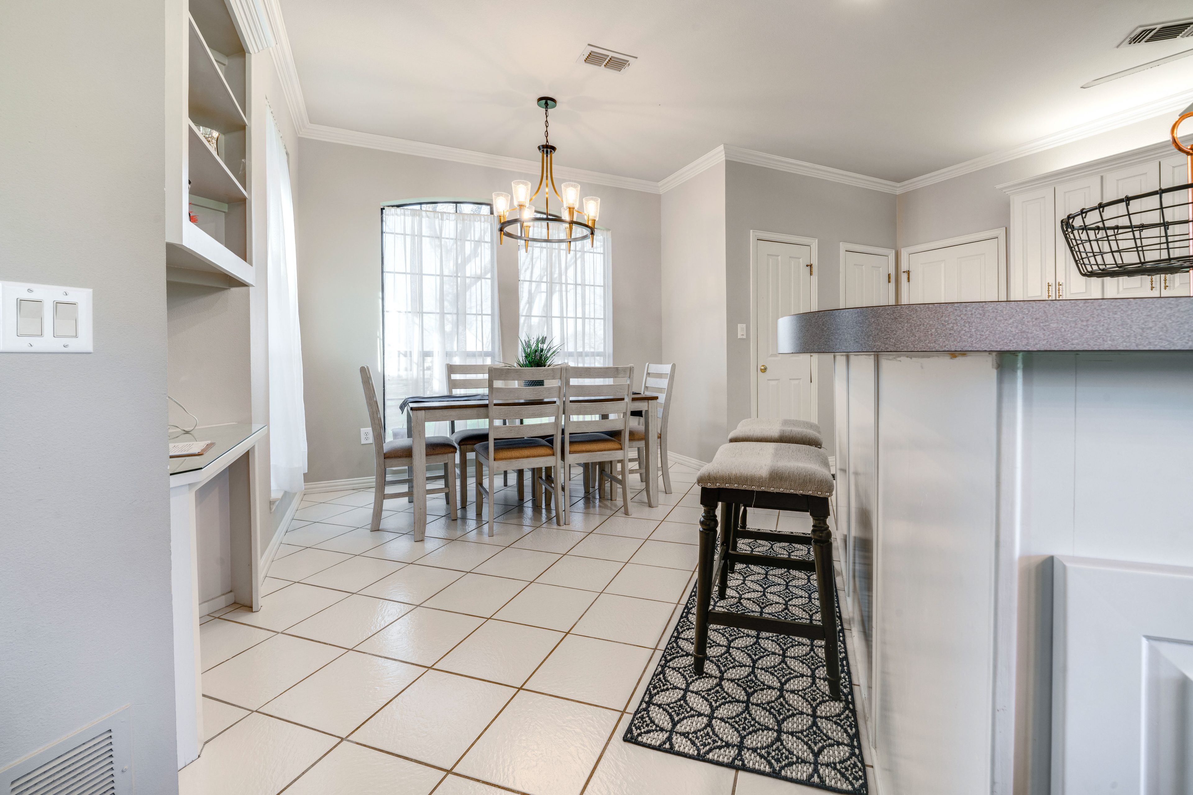 Breakfast Nook & Kitchen | 2 Interior Steps Required