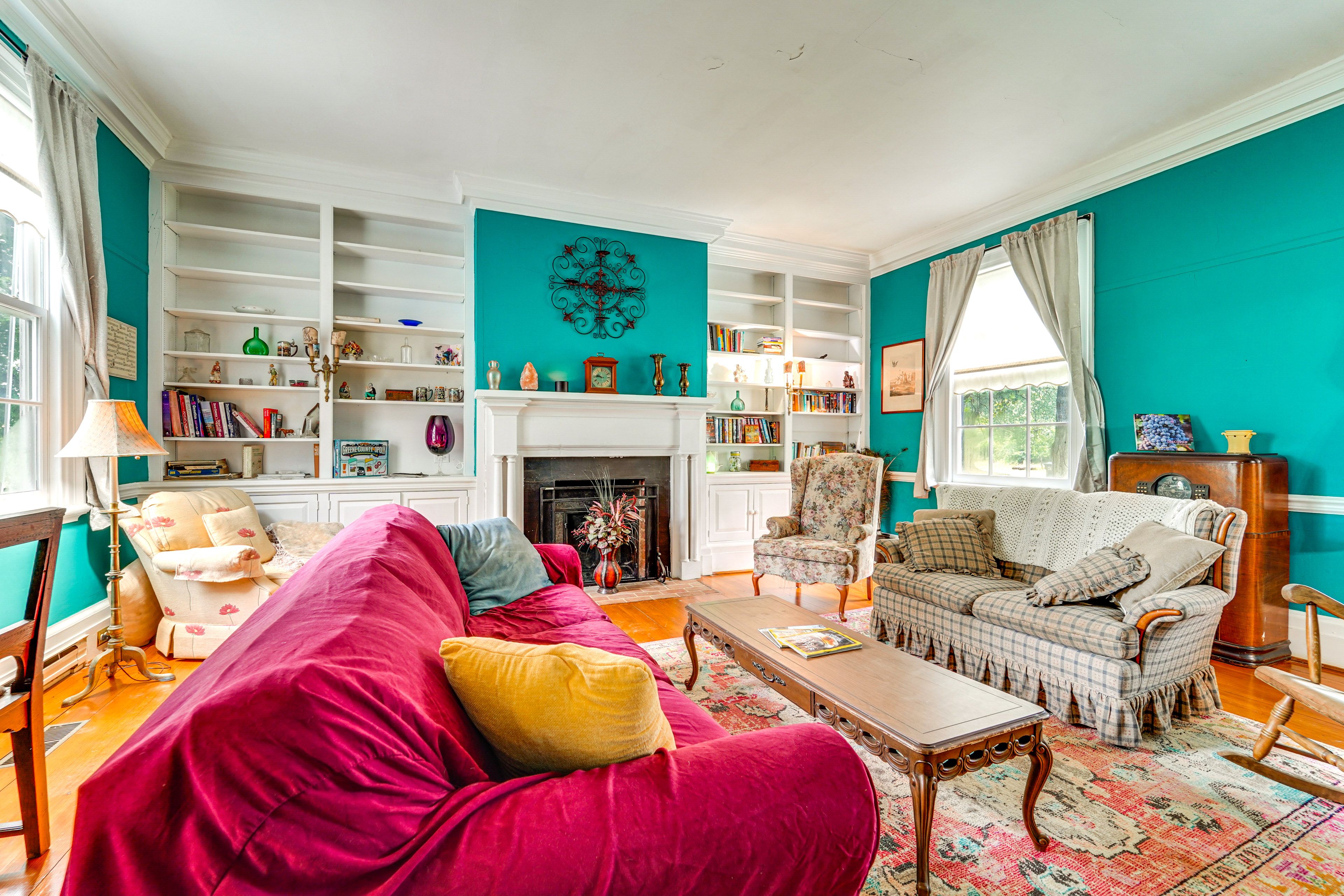 Living Room | 1st Floor | Queen Sleeper Sofa | Smart TV