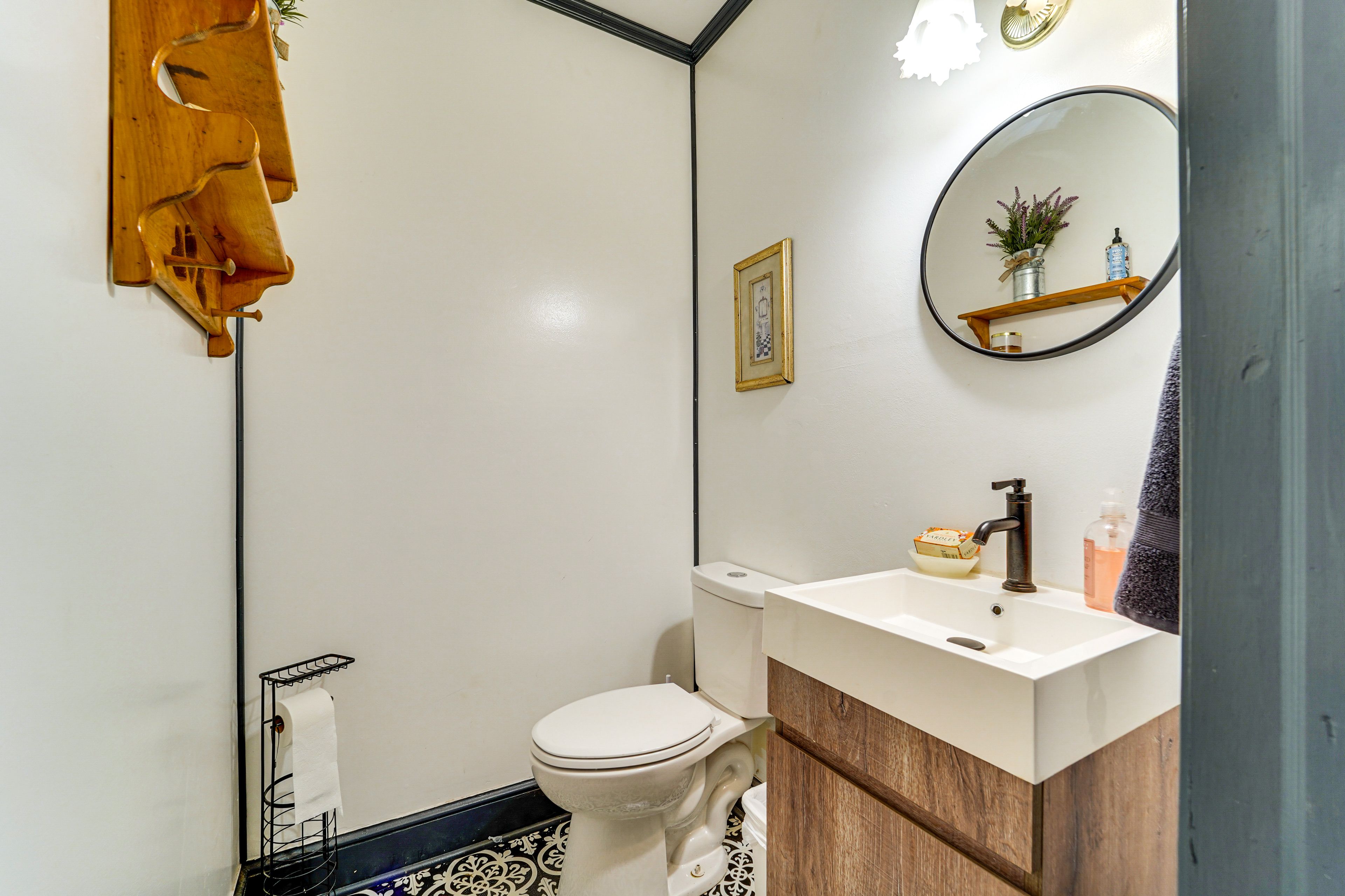 Half Bathroom | 1st Floor