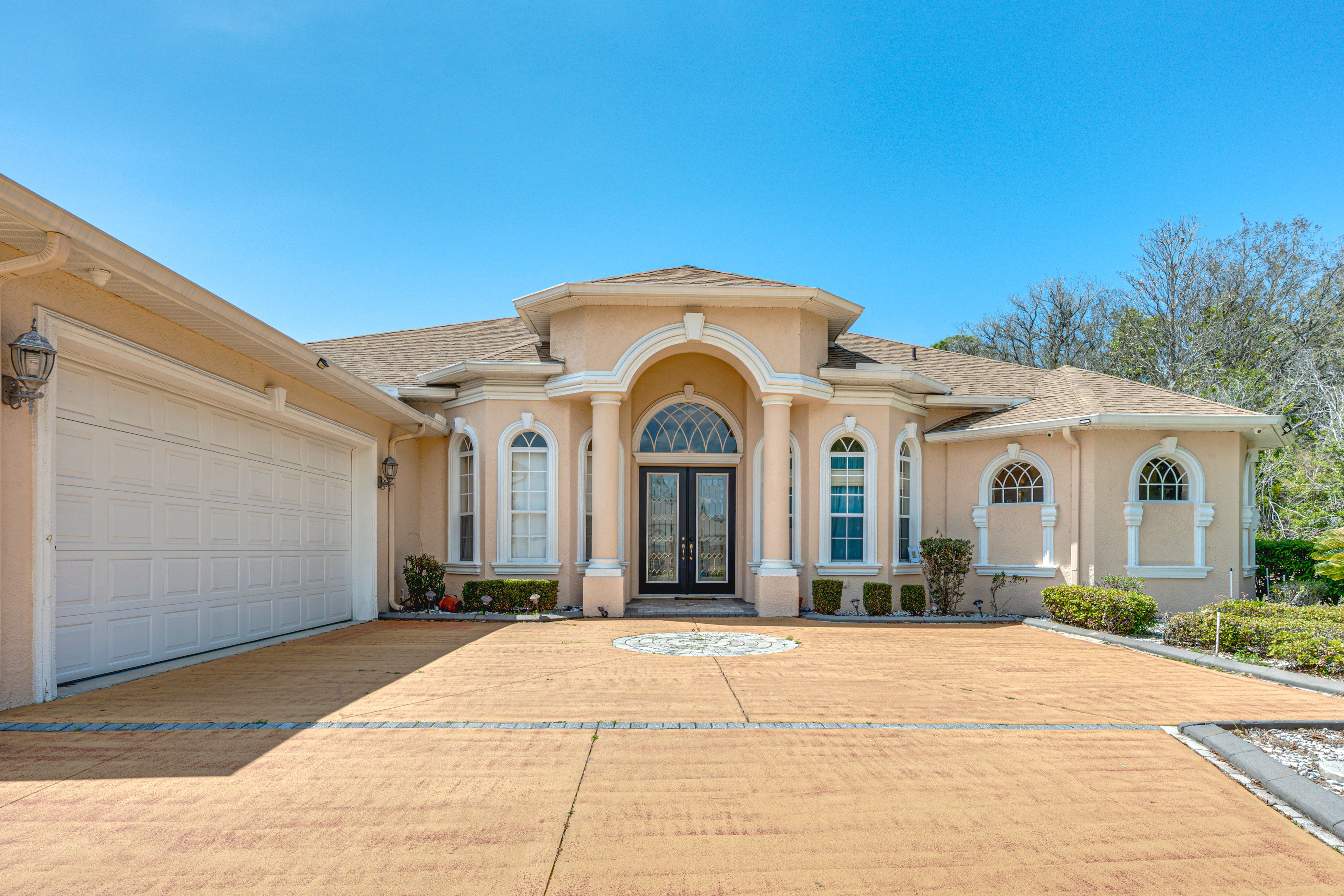 Shared Driveway | 6 Vehicles