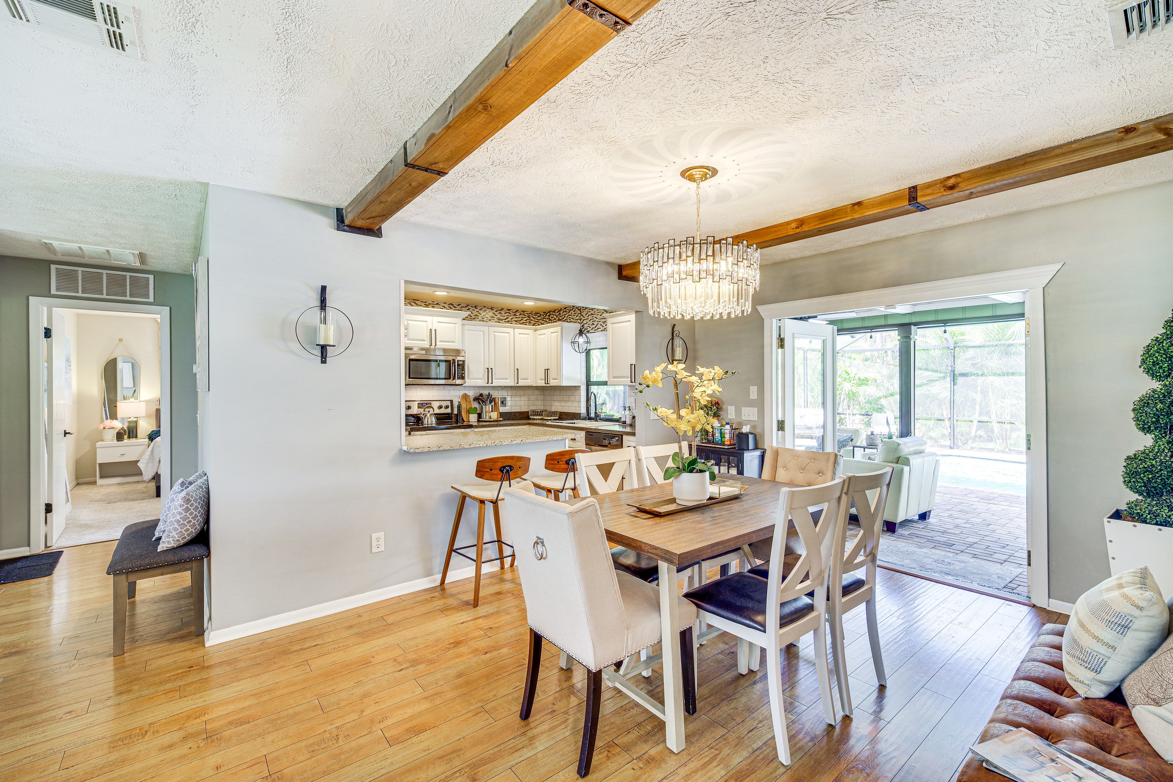 Dining Area | Dishware & Flatware Provided | Breakfast Bar