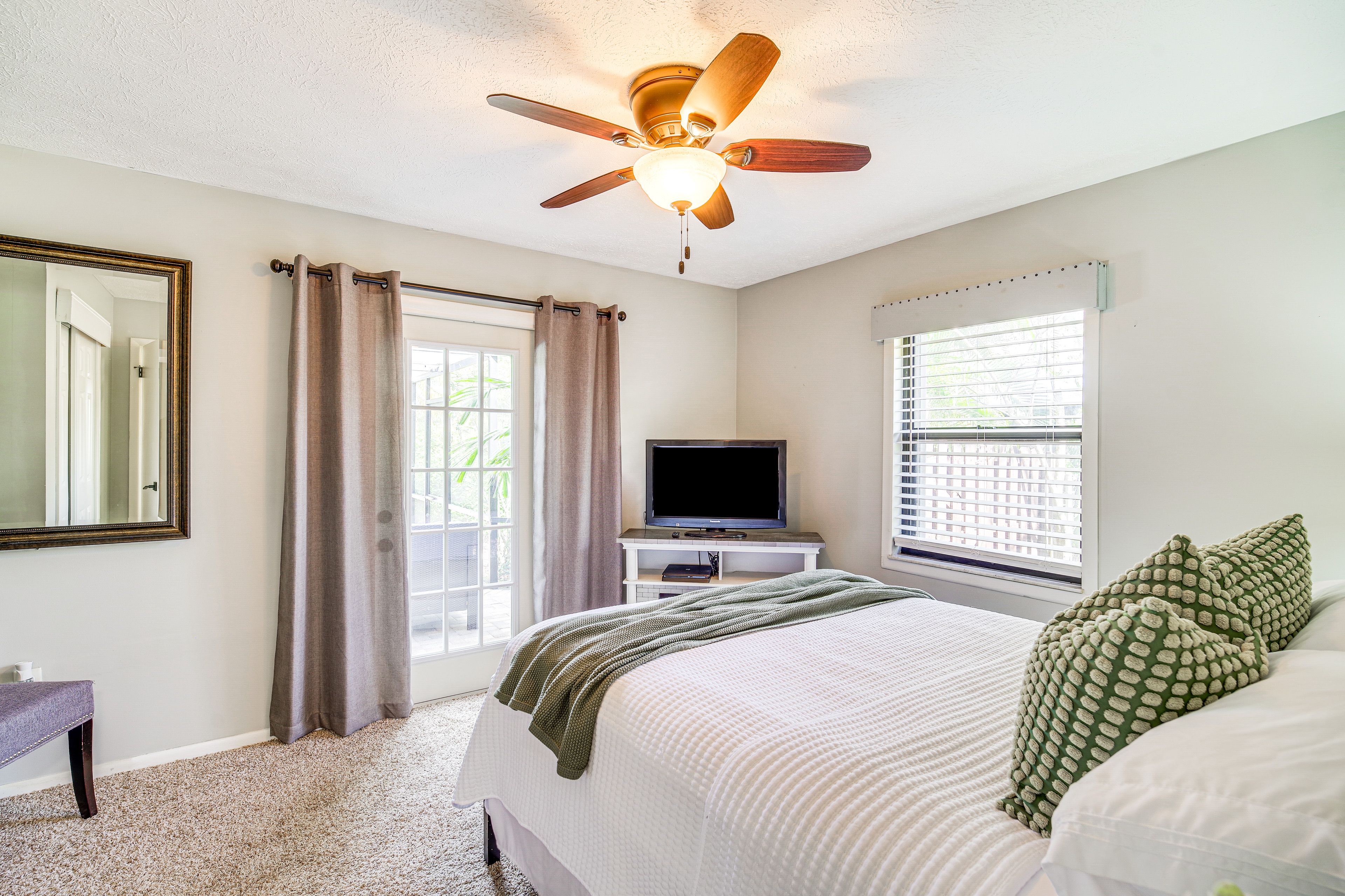 Bedroom 2 | Queen Bed