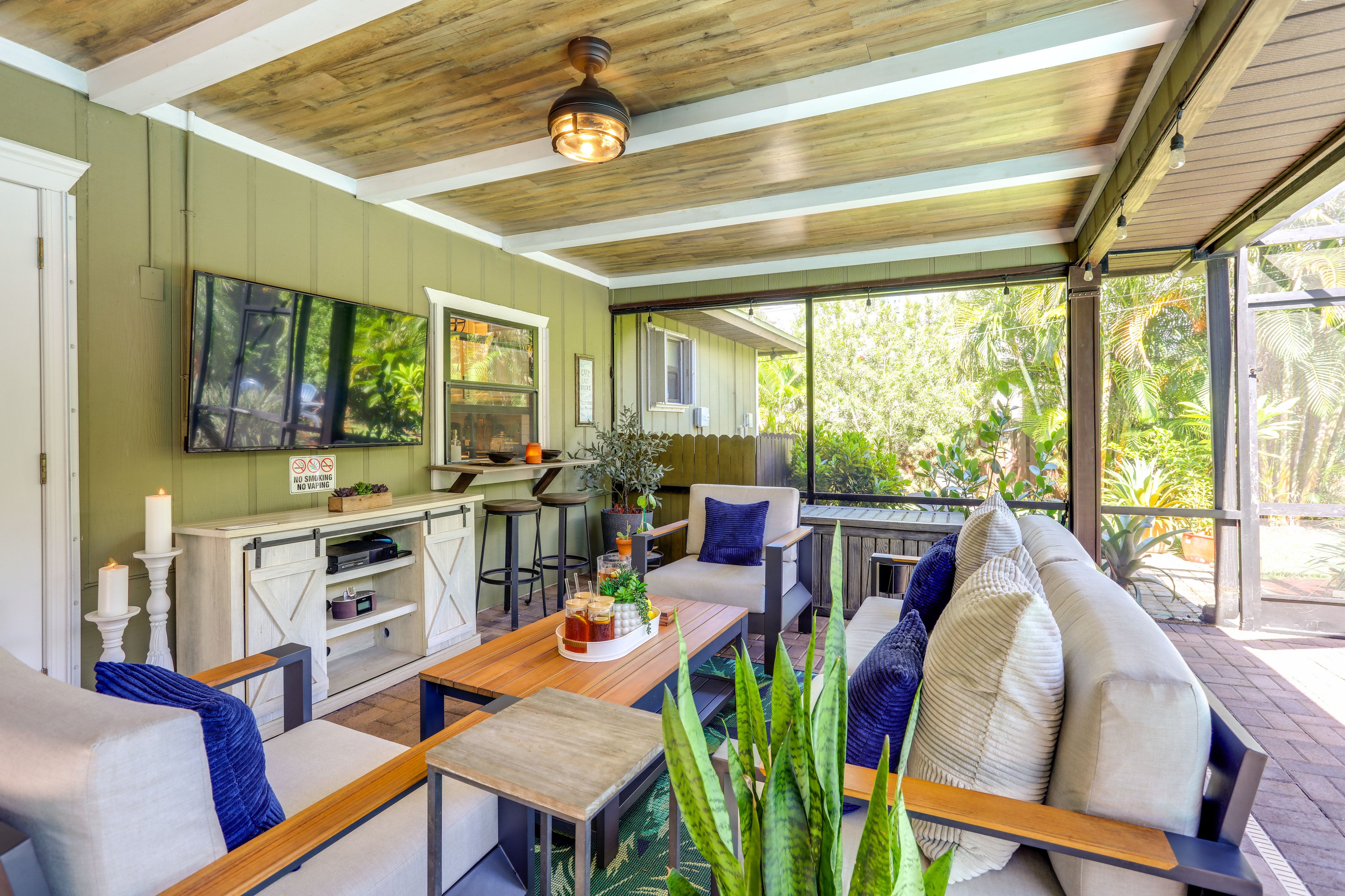 Lanai | Outdoor Smart TV | Outdoor Seating Areas | Gas Grill