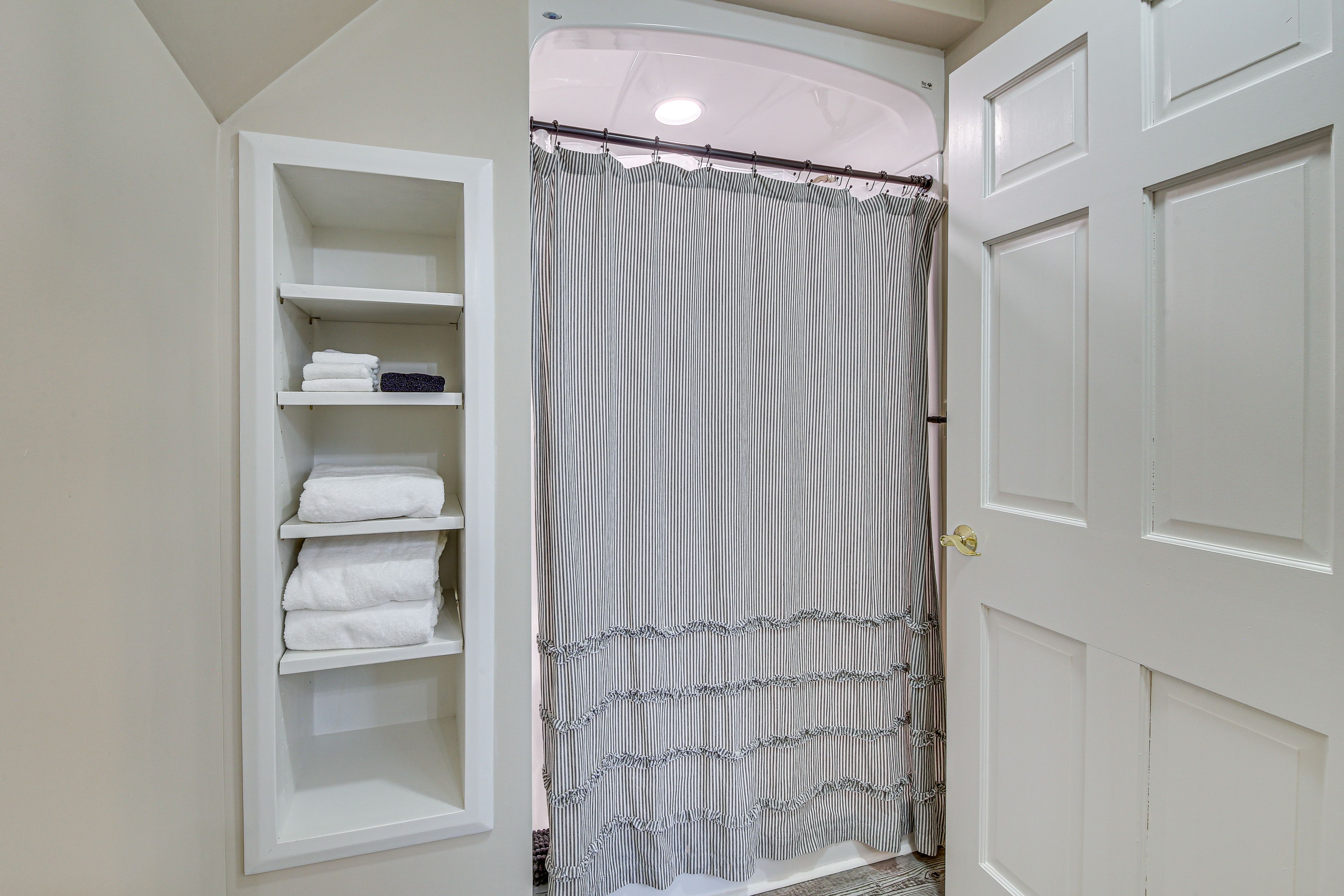 En-Suite Bathroom | Complimentary Toiletries | 3rd Floor
