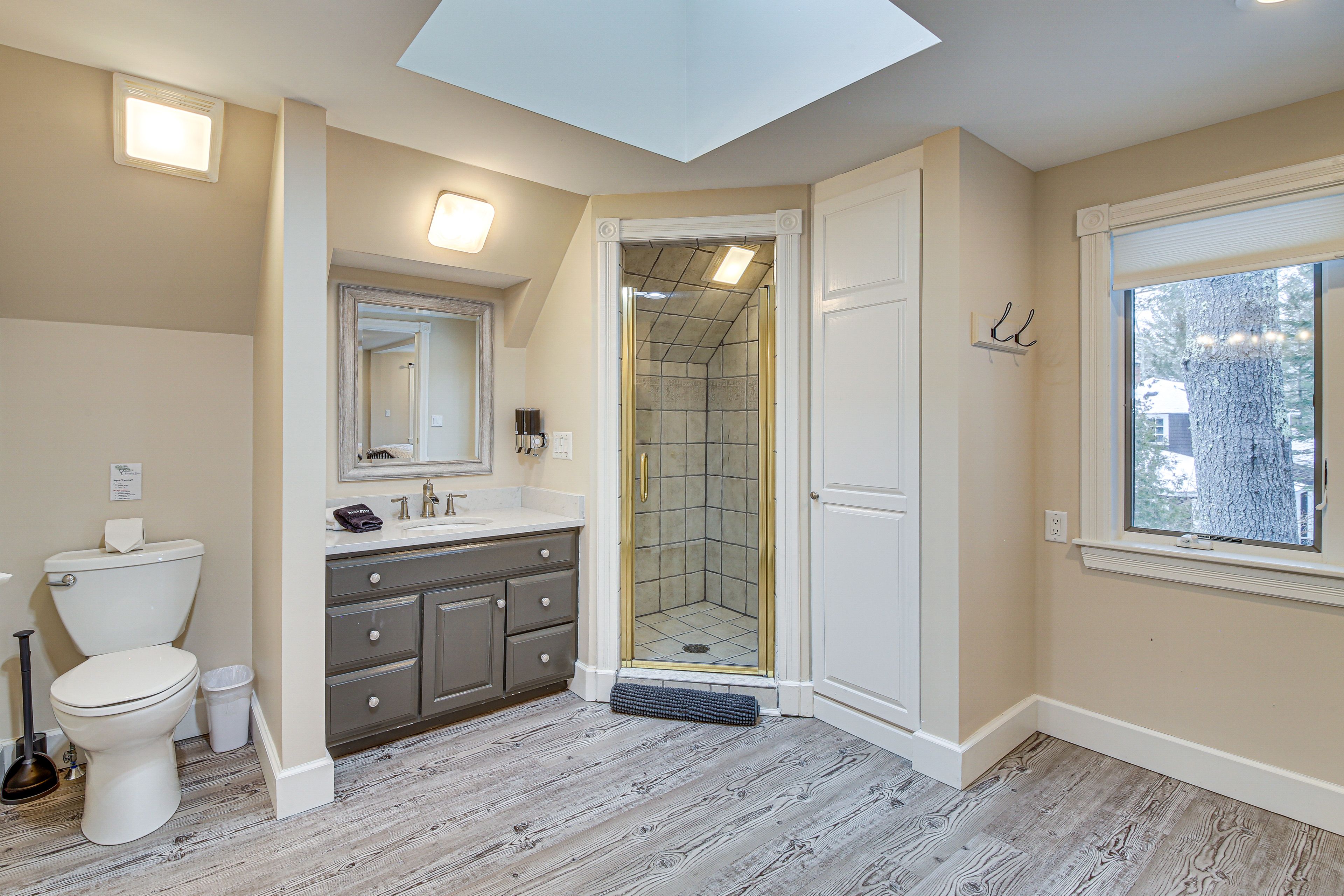En-Suite Bathroom | 2nd Floor