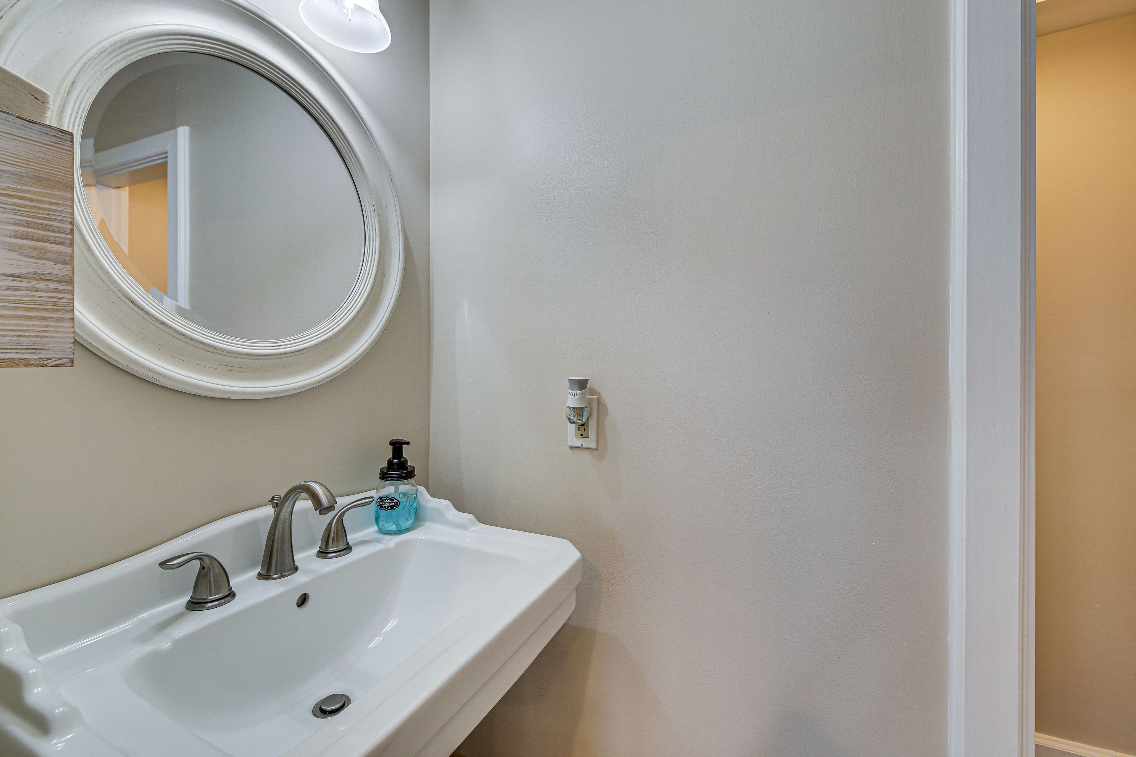 Half Bathroom | 1st Floor