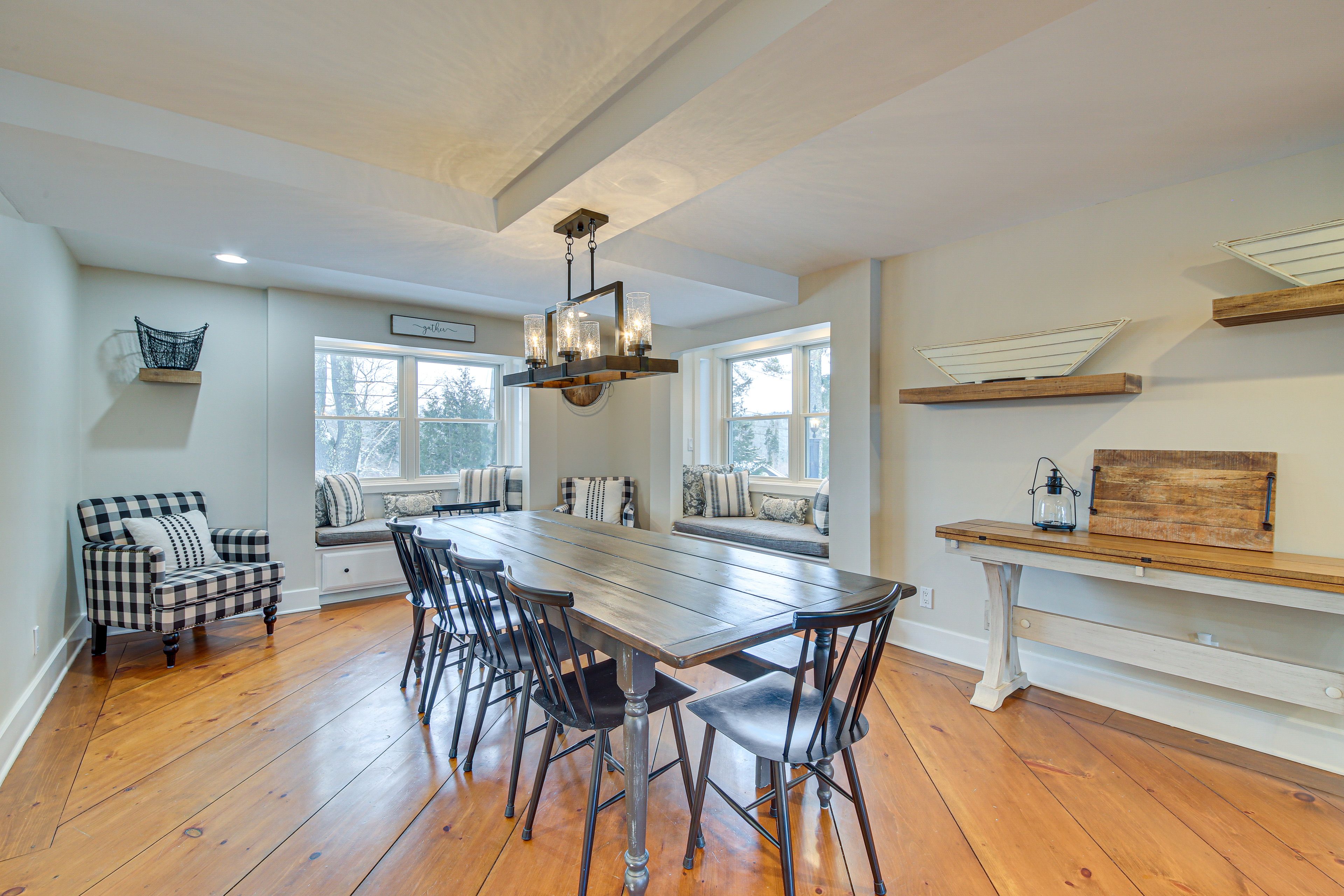 Dining Room | 1st Floor | Dishware & Flatware Provided