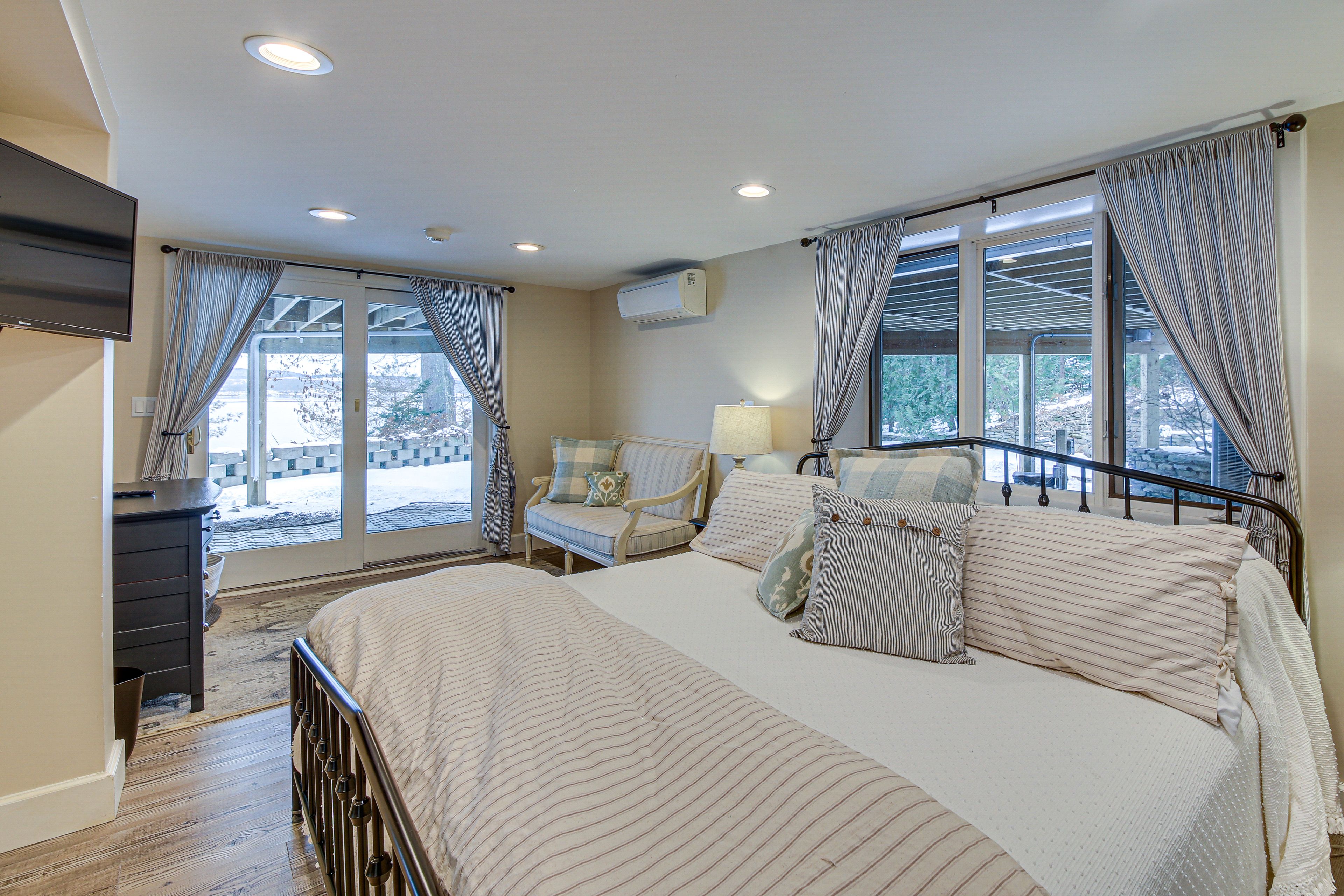 Bedroom 7 | King Bed | Ground Floor | Patio Access | En-Suite Bathroom